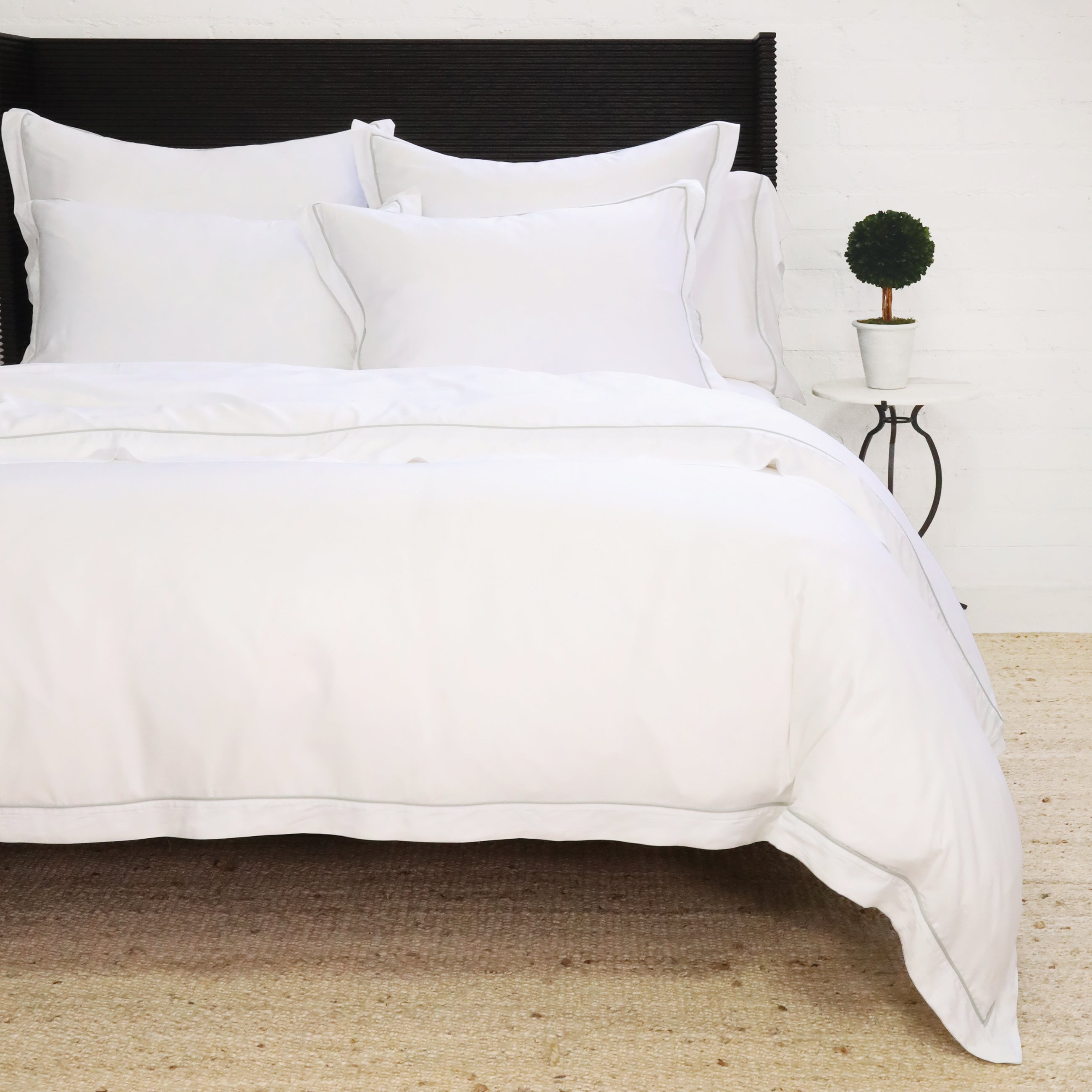 Sheena Bamboo Sateen Duvet Cover Set - Queen Size, Soft & Breathable Bedding Set for Luxurious Sleep - Perfect for Master Bedroom, Guest Room & Hotel Decor