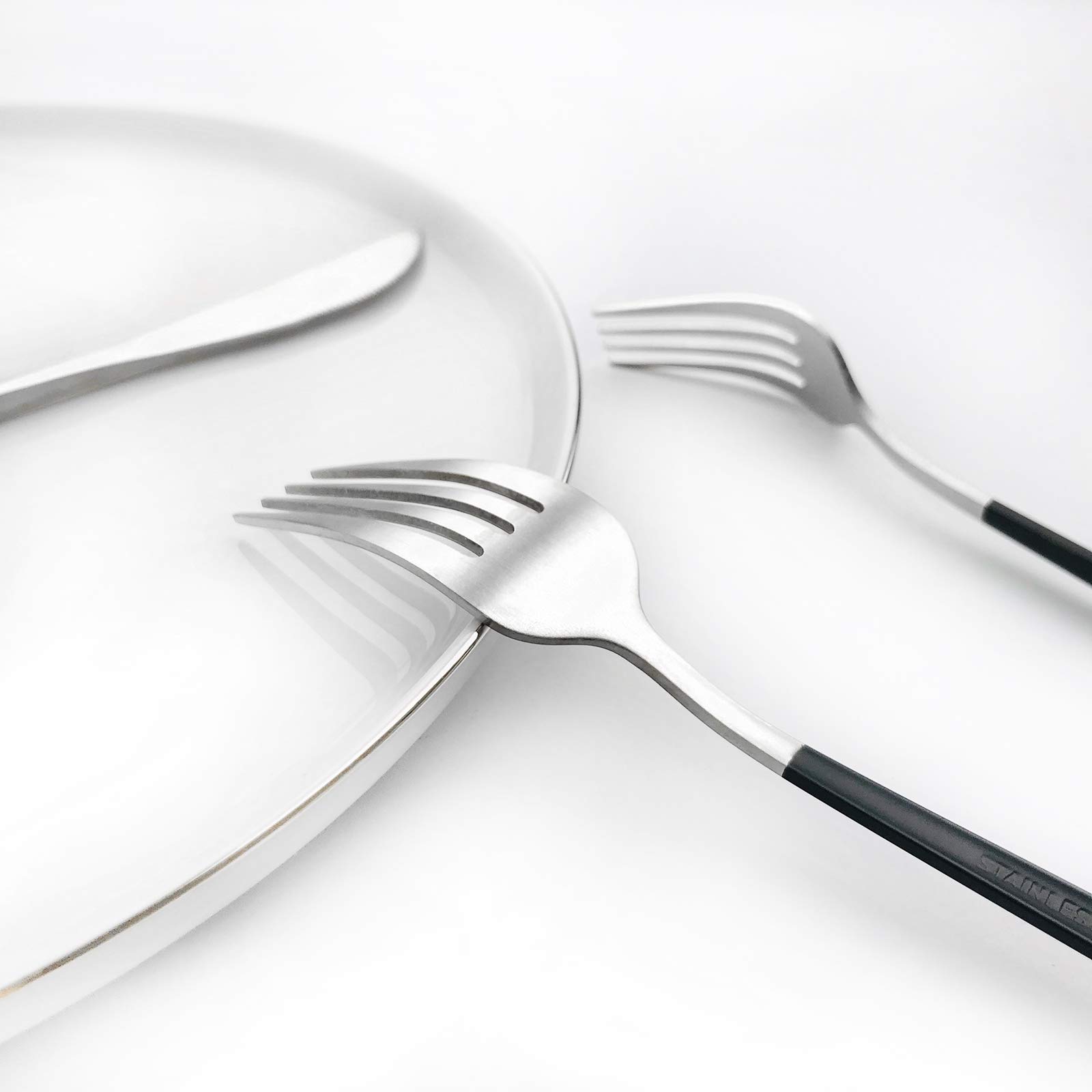 Premium 20-Piece Matte Black Flatware Set - 18/10 Stainless Steel Cutlery with Black Handles (Forks, Spoons, Knives) - Elegant Dinnerware for 4 People - Perfect for Home Dining, Camping & Travel Utensils (Black/Silver)