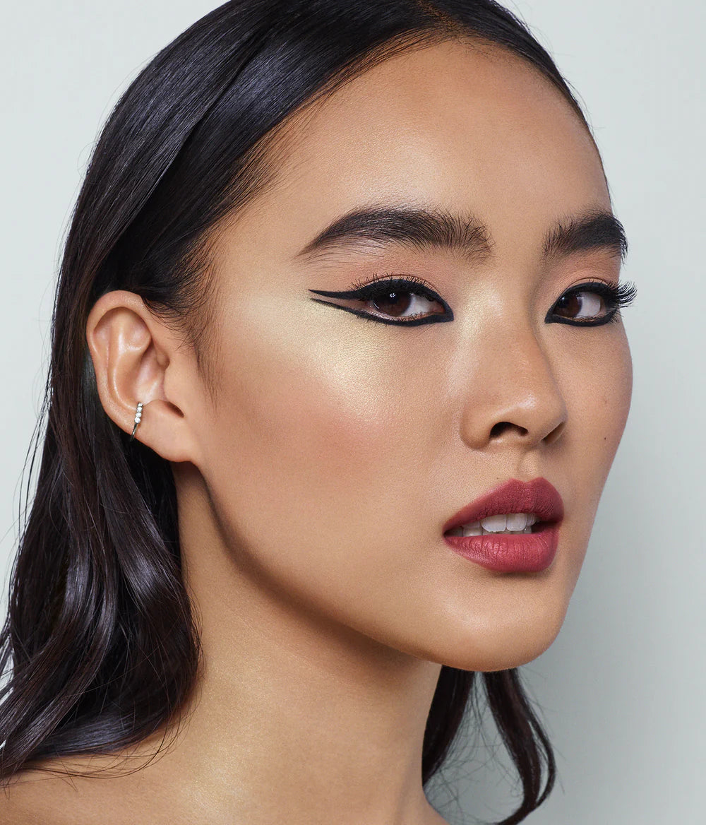 R.E.M. Beauty Liquid Eyeliner - Waterproof, Smudge-Proof & Long-Lasting for Perfect Winged Liner | Ideal for Everyday Makeup, Party Looks & Professional Use