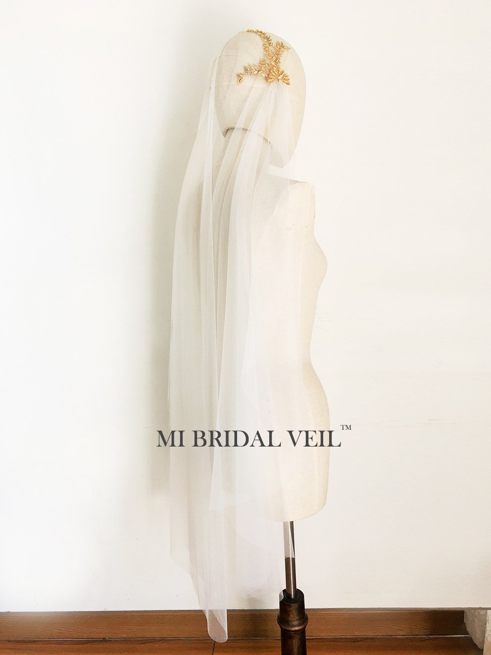 Elegant Beaded Vintage Lace Juliet Cap Wedding Veil - Classic Bridal Headpiece for Vintage Weddings, Church Ceremonies & Romantic Photos