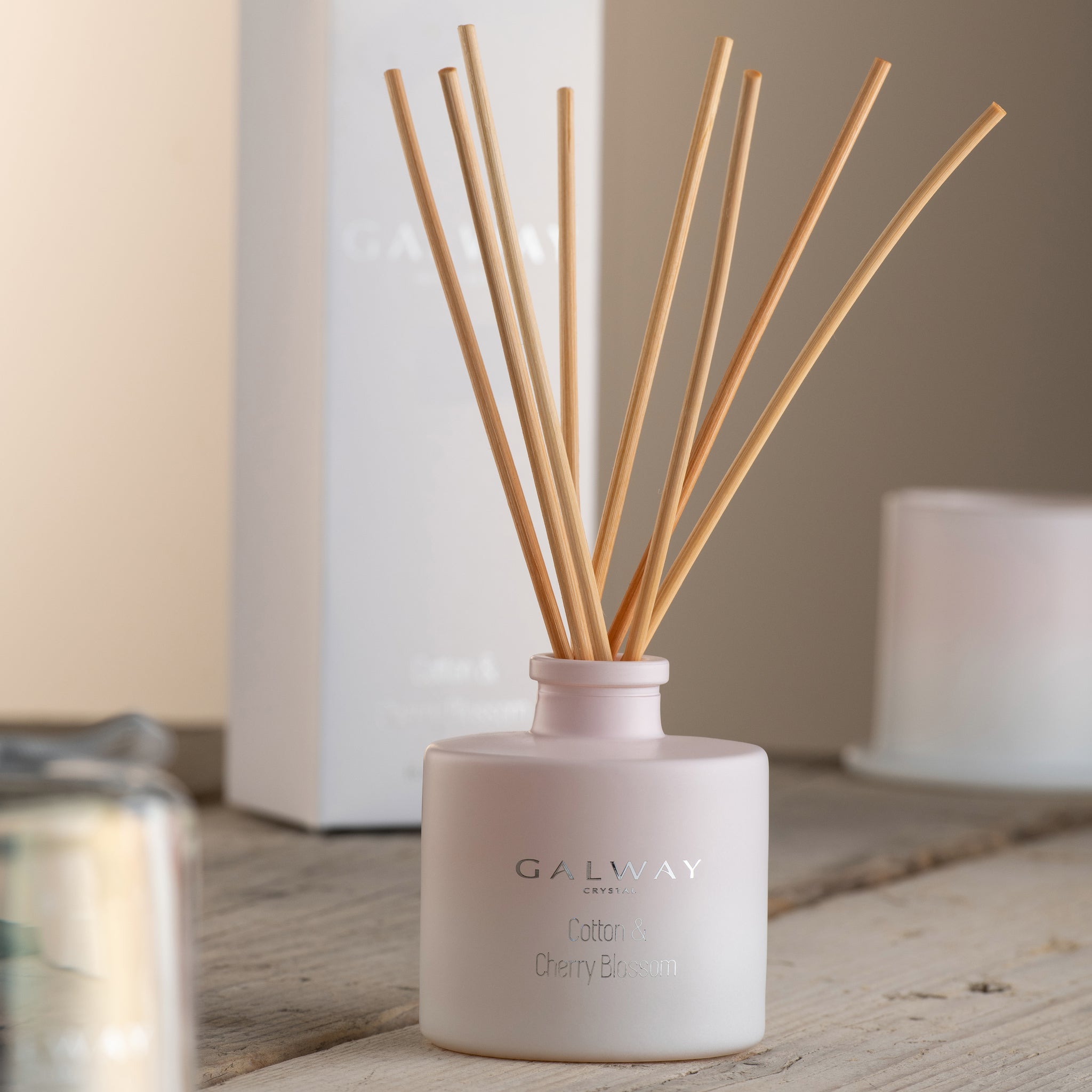 Galway Crystal Cotton & Cherry Blossom Reed Diffuser - Elegant Home Fragrance Oil Diffuser for Living Room, Bedroom, Bathroom & Office Aromatherapy