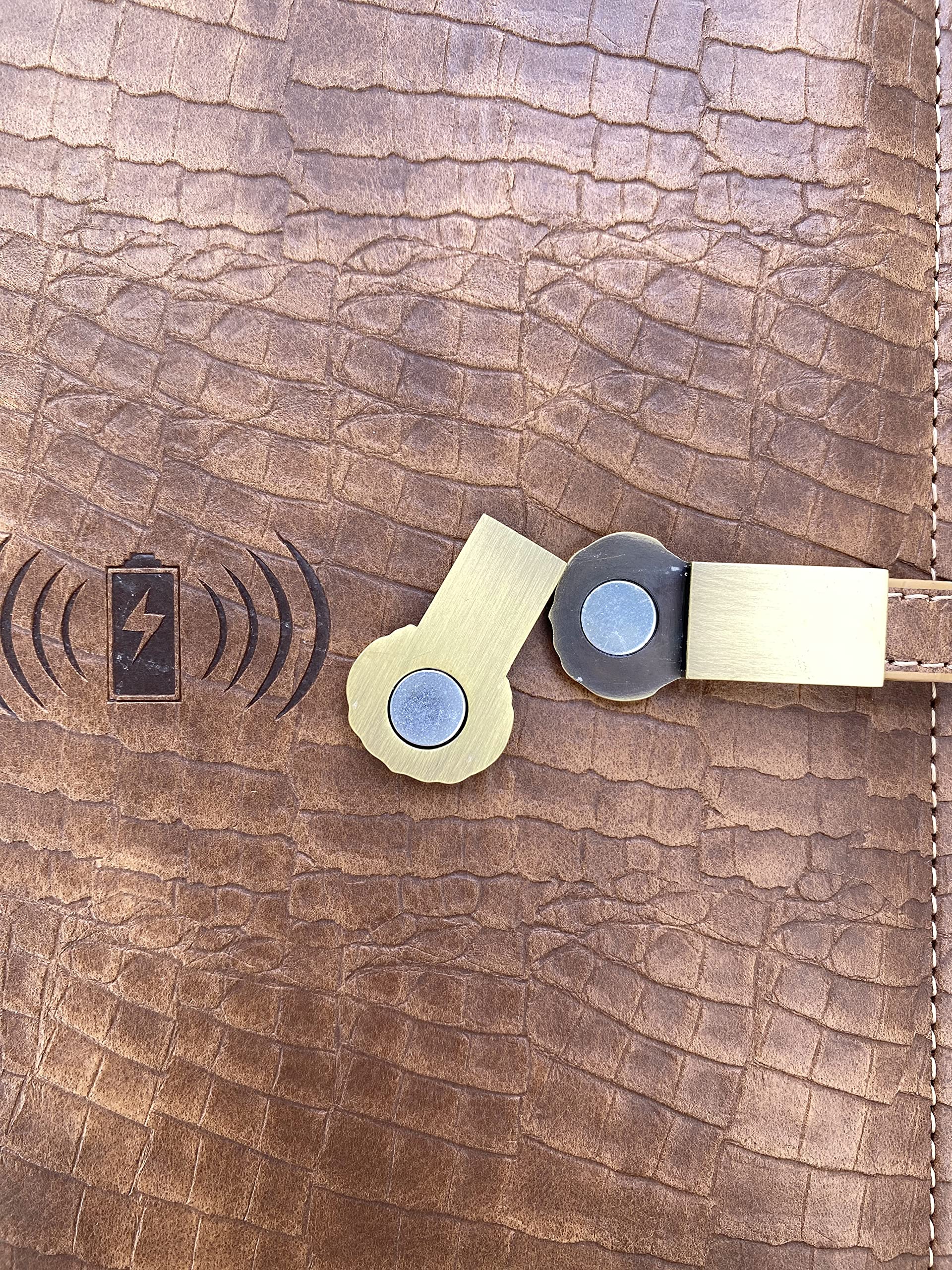 Premium Executive Smart Notebook with Qi Wireless Charger & 16GB USB Drive - Luxury Crocodile Texture Business Travel Gift for Professionals - Perfect for Meetings, Presentations & On-the-Go Productivity