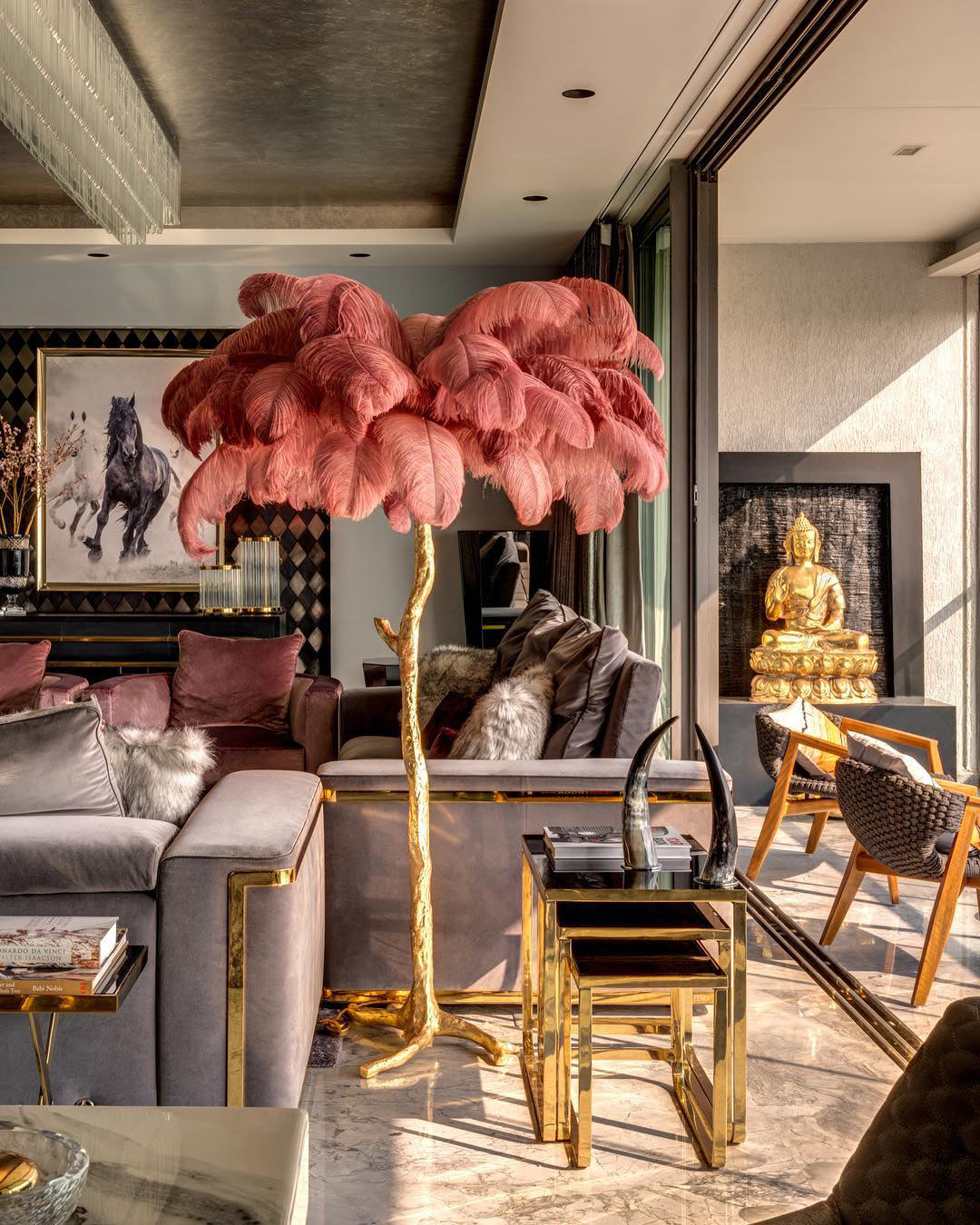 Stylish Ostrich Feather Brass Floor Lamp - Elegant Home Decor for Living Room, Bedroom & Office - Perfect for Ambient Lighting and Modern Interior Design