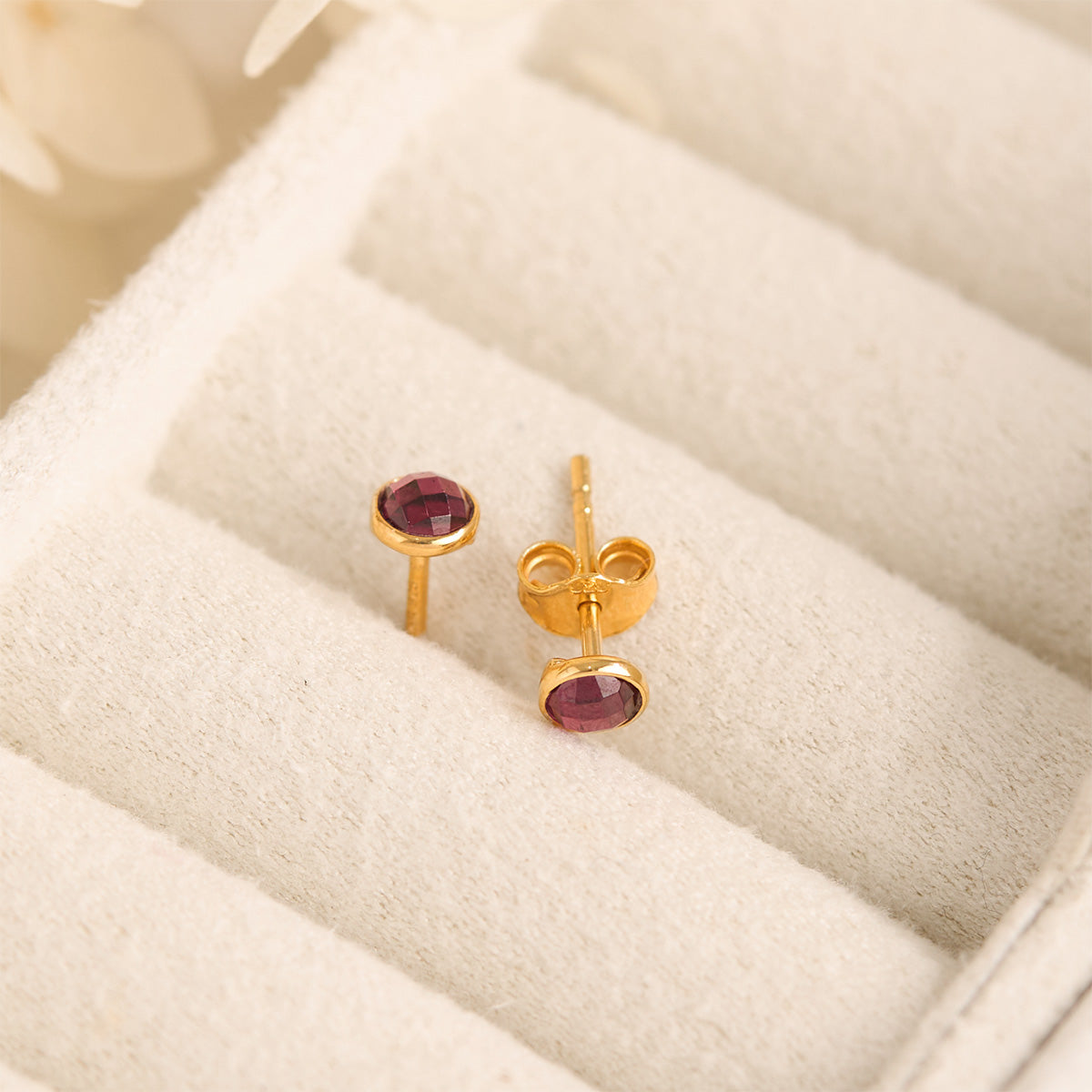 Exquisite Round Garnet Gold Stud Earrings for Women - Elegant & Timeless Jewelry for Everyday Wear, Parties & Gifts