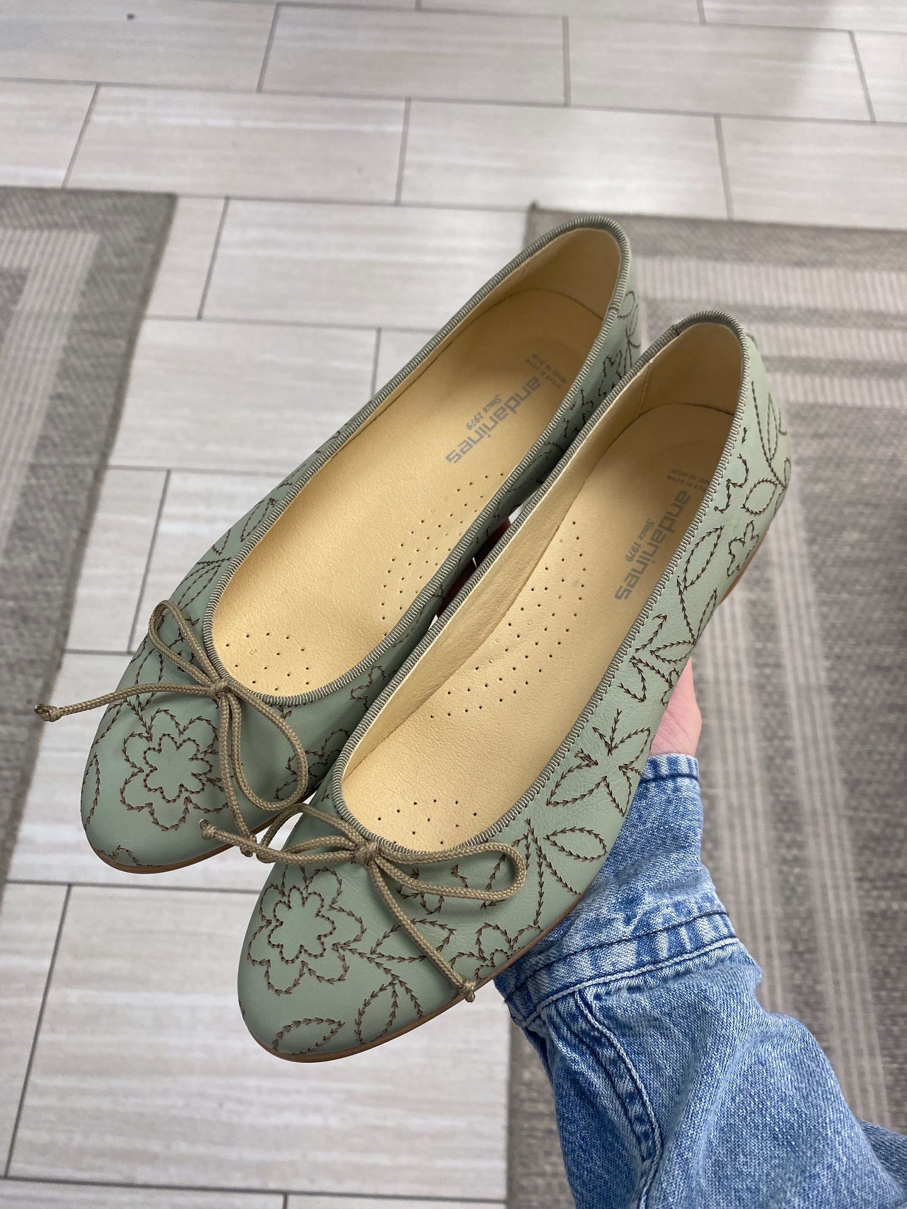 Andanines Women's Mint Green Embroidered Floral Ballet Flats - Comfortable & Stylish Shoes for Casual Wear, Work, and Outdoor Activities