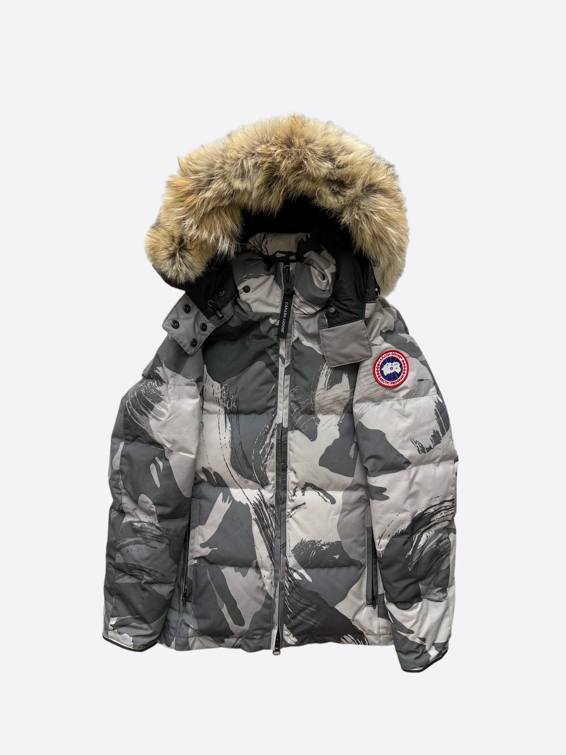 Canada Goose Grey Camo Chelsea Women's Jacket - Waterproof Winter Coat for Outdoor Activities & Urban Fashion