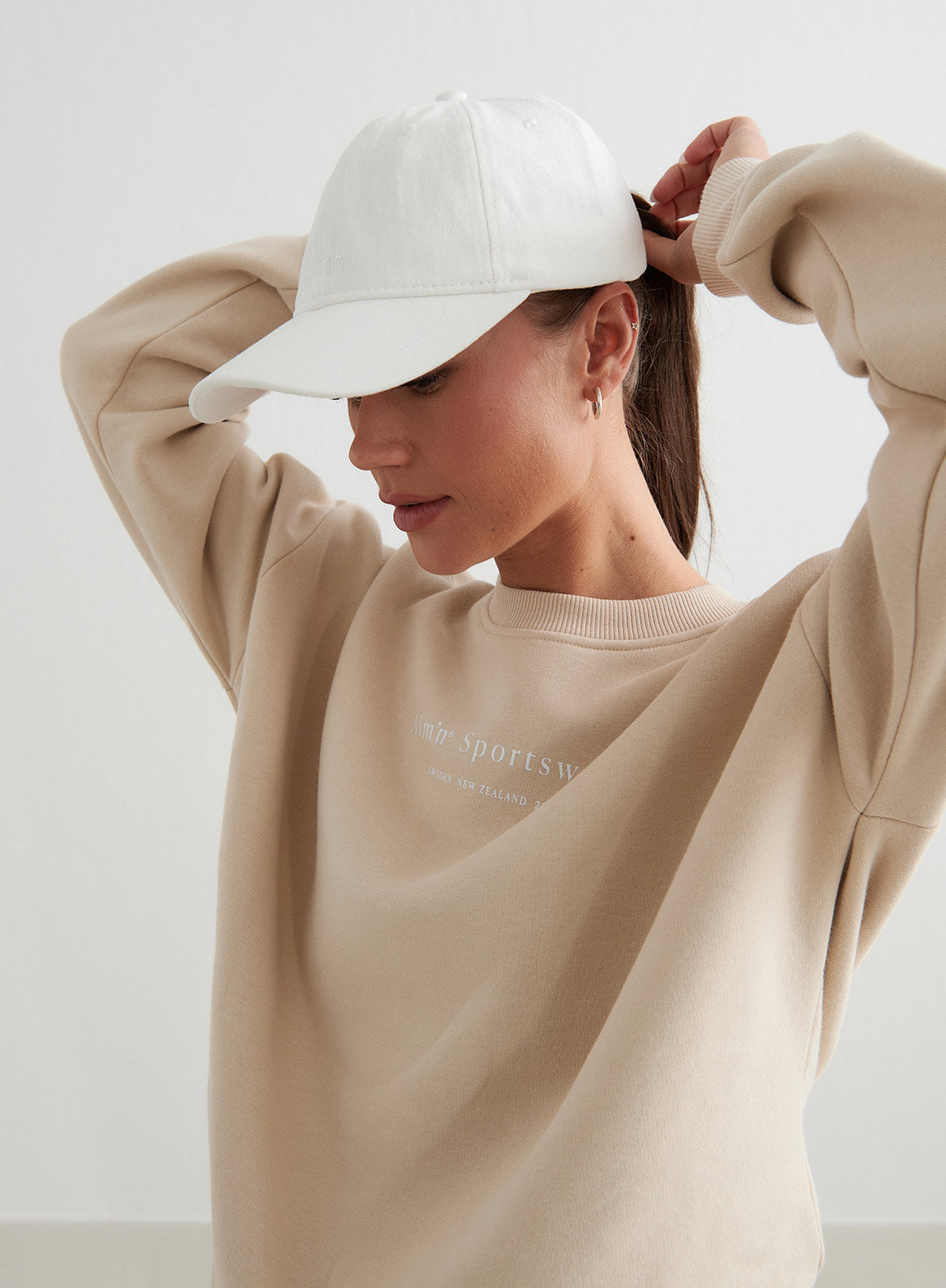 White Small Logo Cap - Stylish & Comfortable Baseball Hat for Men & Women - Perfect for Outdoor Sports, Casual Wear & Sun Protection