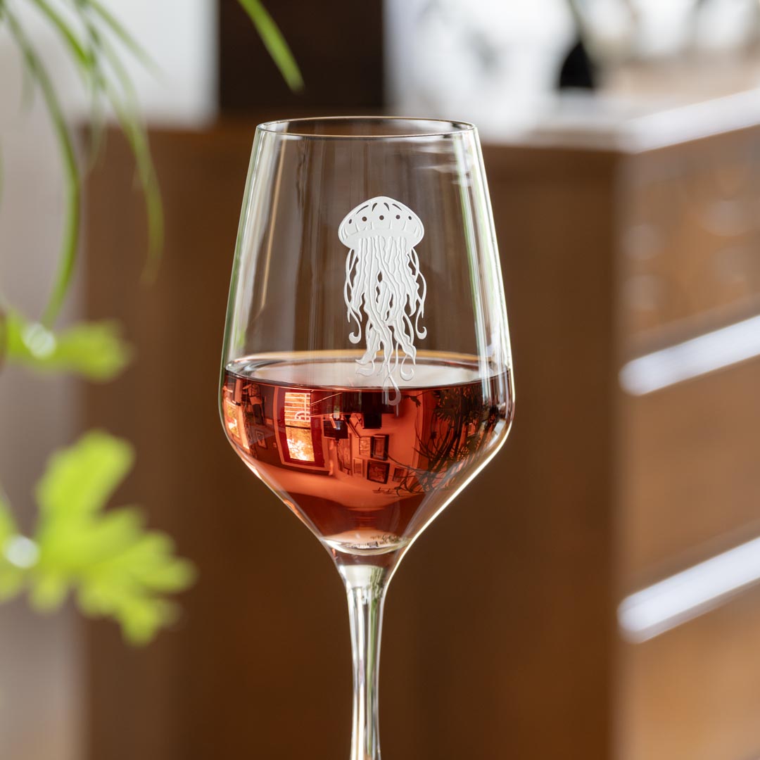Premium 19.75oz Jellyfish All-Purpose Wine Glasses Set of 2 - Stemless Wine Tumblers for Red, White, Rosé & Cocktails - Perfect for Dinner Parties, Weddings & Home Entertaining