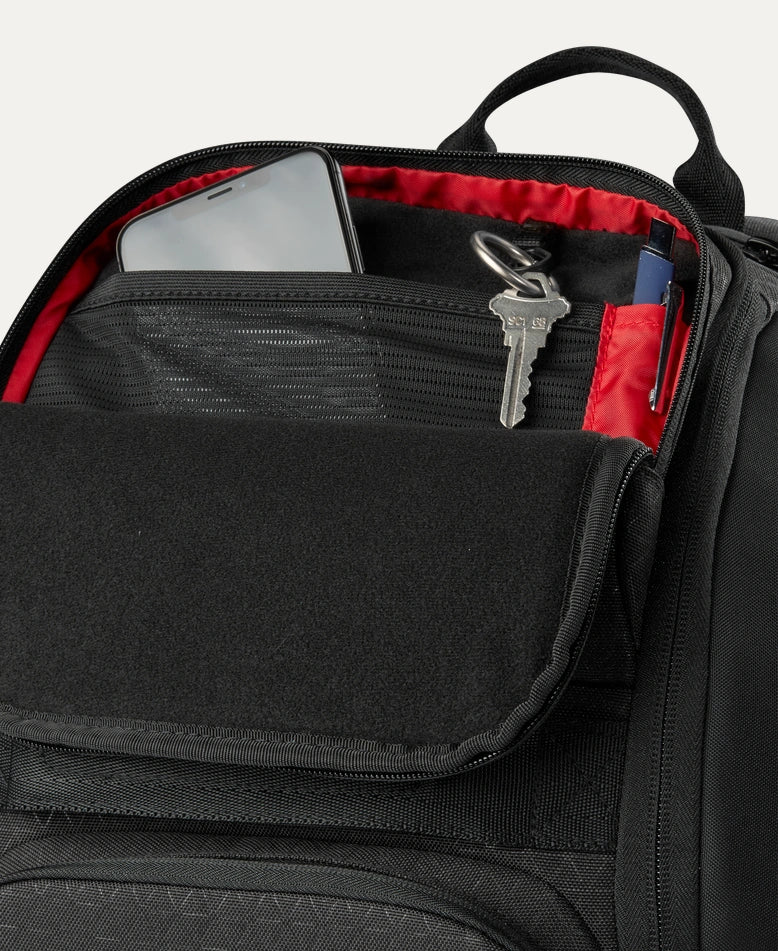 Wilson Clash V3 Super Tour Tennis Backpack - Durable Sports Bag for Tennis Players & Athletes - Perfect for Training, Matches & Travel Accessories Storage