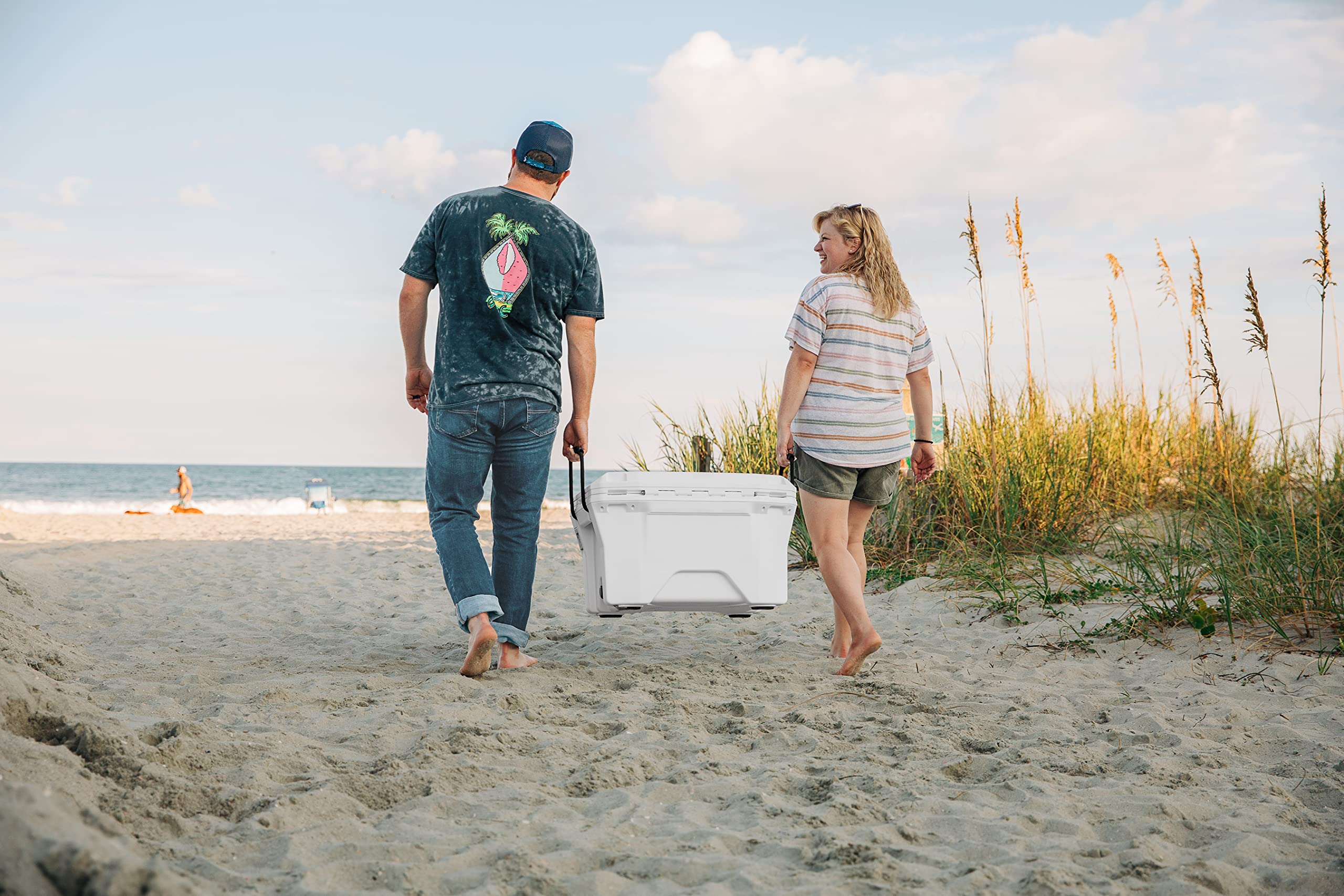 Camco Currituck 30-Quart Premium Cooler - 10 Days Ice Retention, Holds 28 Cans & 18 lbs Ice - Heavy Duty Insulated Cooler for Camping, Beach, Picnics & Outdoor Adventures (Snowscape, 51716)