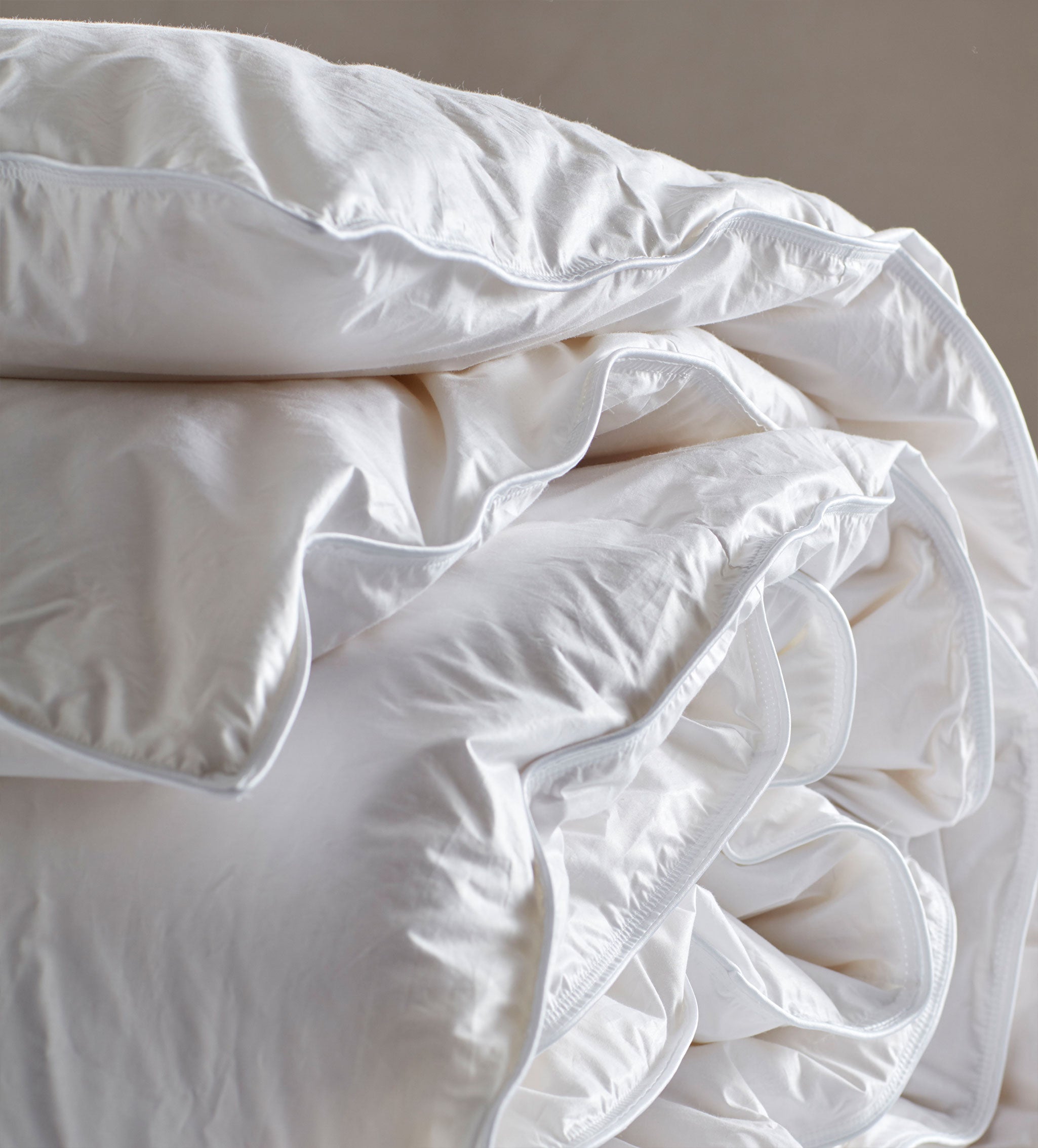 Premium Golden Goose Duvet - 100% Hungarian Goose Down Fill - King Size Luxury Bedding for Ultimate Comfort & Warmth - Perfect for Cold Winter Nights & Cozy Bedrooms