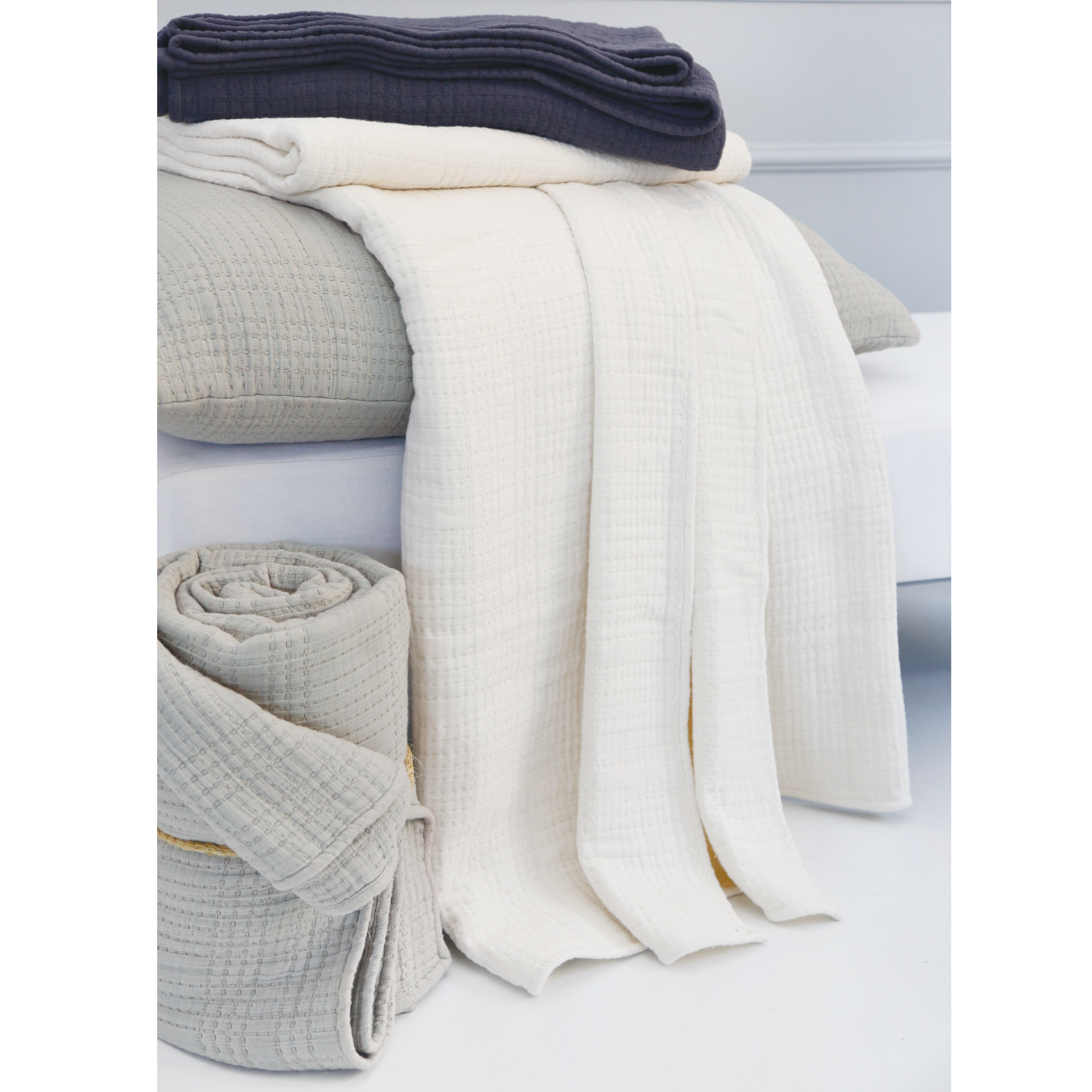 Cozy Arrowhead Fleece Blanket - Soft & Warm Throw for Bed, Couch, and Outdoor Camping - Perfect for Winter, Gifts, and Home Decor