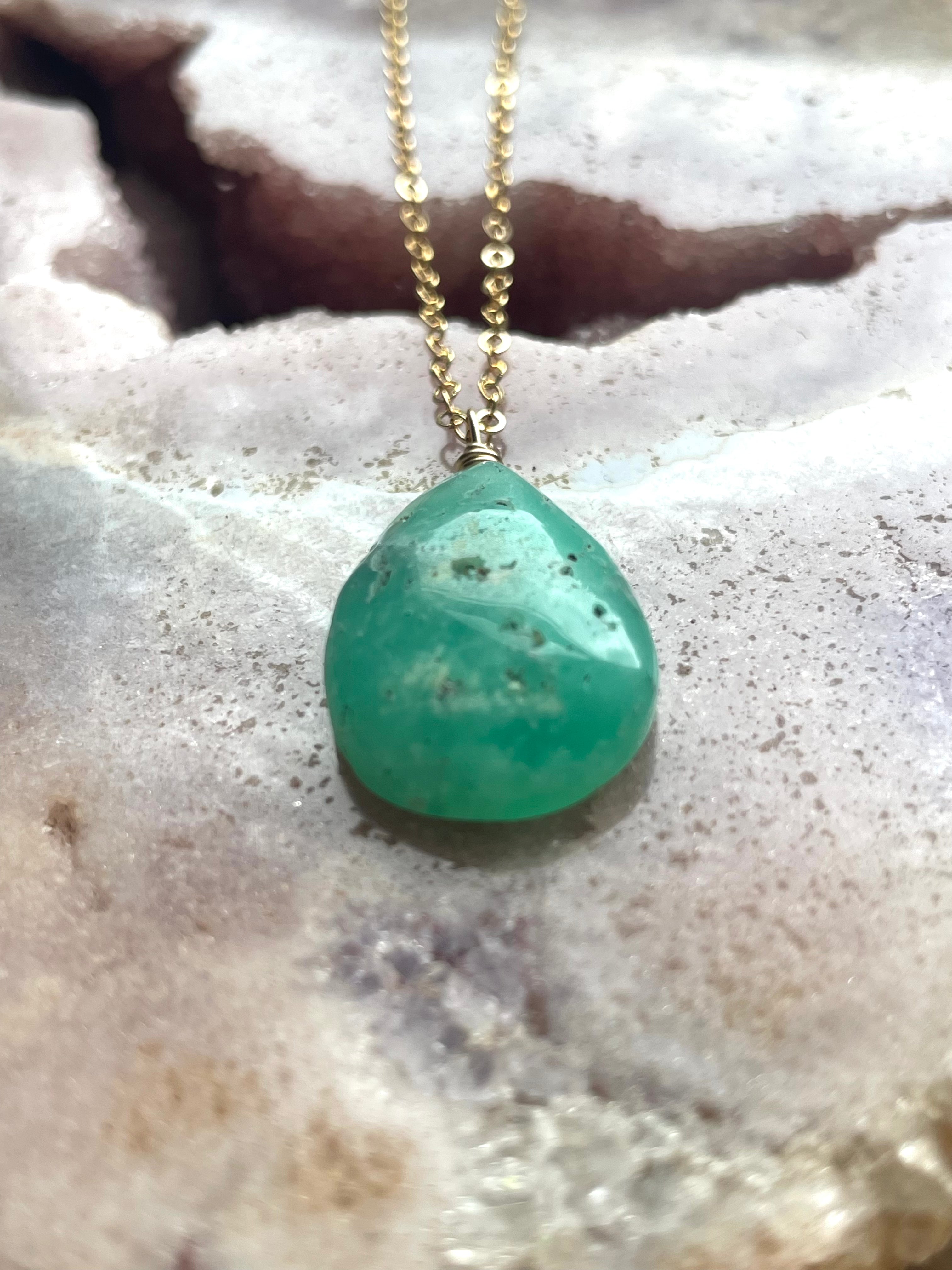 Natural Chrysoprase Gemstone Pendant Necklace for Women - Elegant Green Stone Jewelry Gift for Birthday, Anniversary & Special Occasions