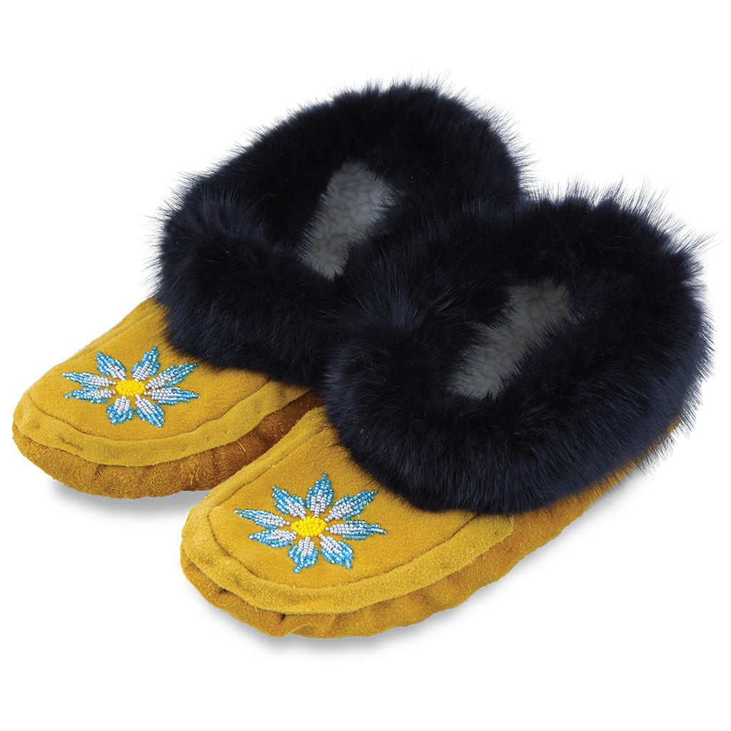 Premium Unisex Black Muskrat Fur Moccasins - Ultra Soft & Warm Winter Slippers for Men & Women - Perfect for Indoor Comfort & Cozy Home Wear