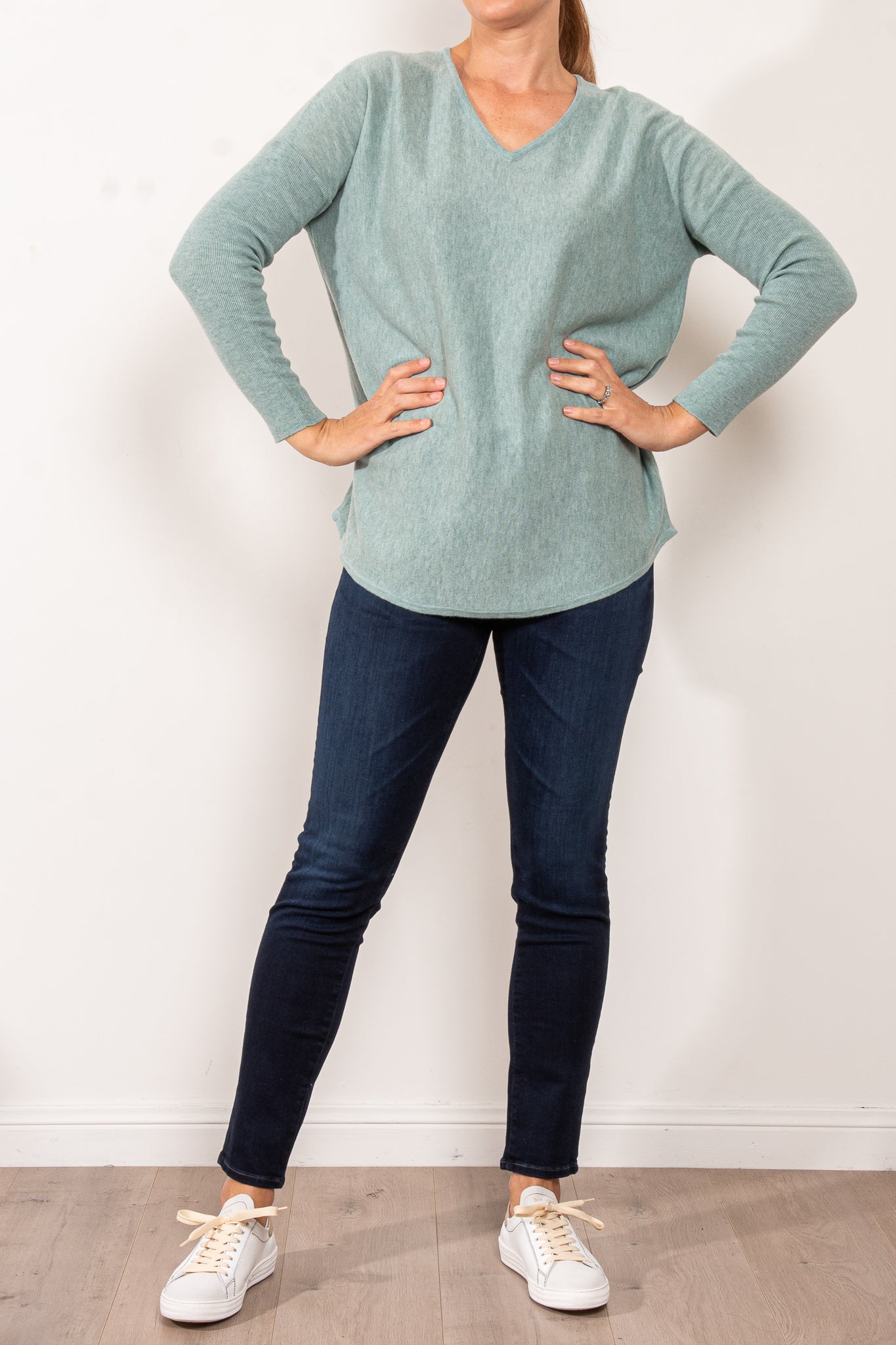 Bridge & Lord Women's Curved Hem V-Neck Jumper Sweater - Soft Knit Pullover for Casual Wear & Office Outfits
