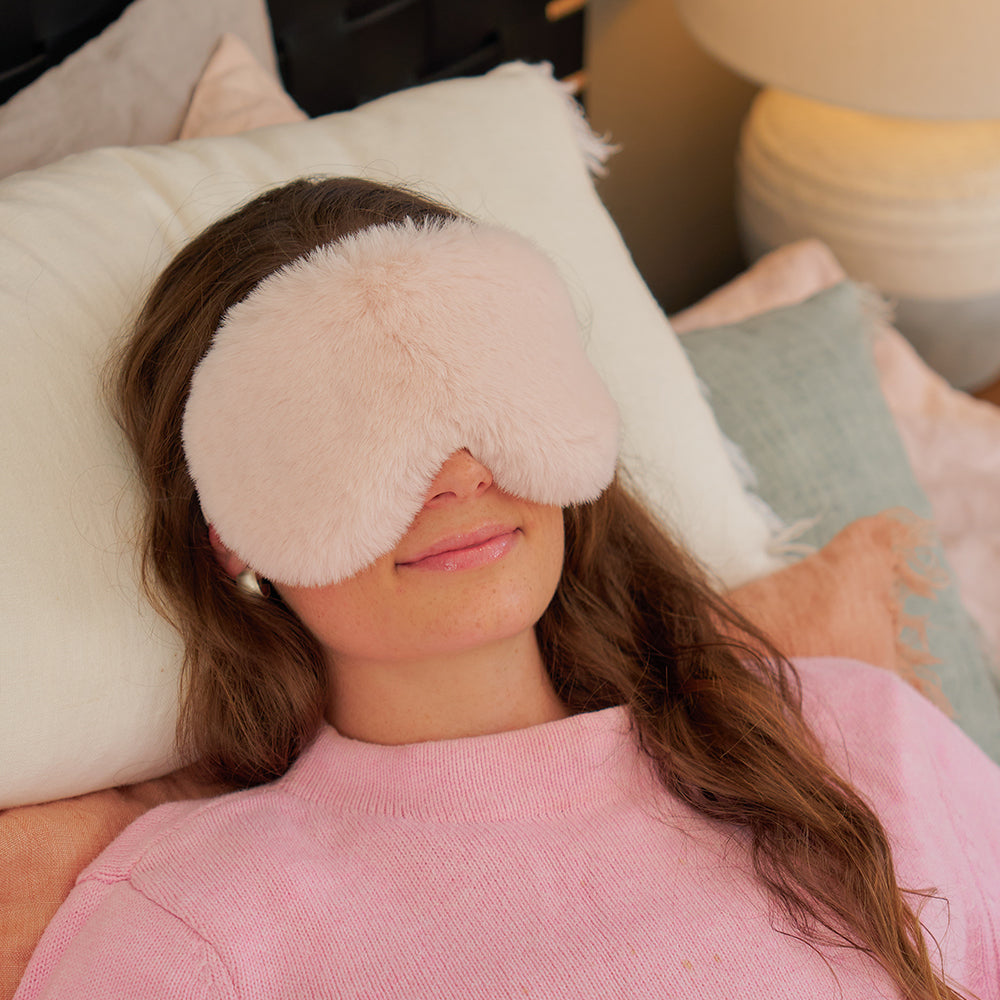 Annabel Trends Cozy Luxe Sleep Eye Mask - Emerald Green Silk Blindfold for Women & Men - Perfect for Travel, Meditation & Relaxation at Home