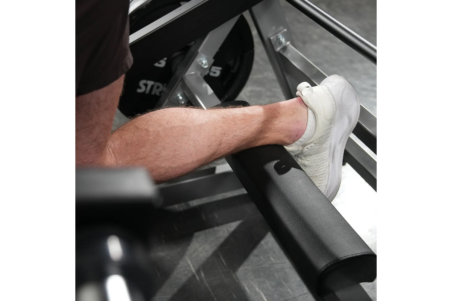 Hammer Strength Ground Base Multi Squat Machine - Professional Gym Equipment for Leg Workouts & Strength Training - Perfect for Home Gyms & Commercial Fitness Centers
