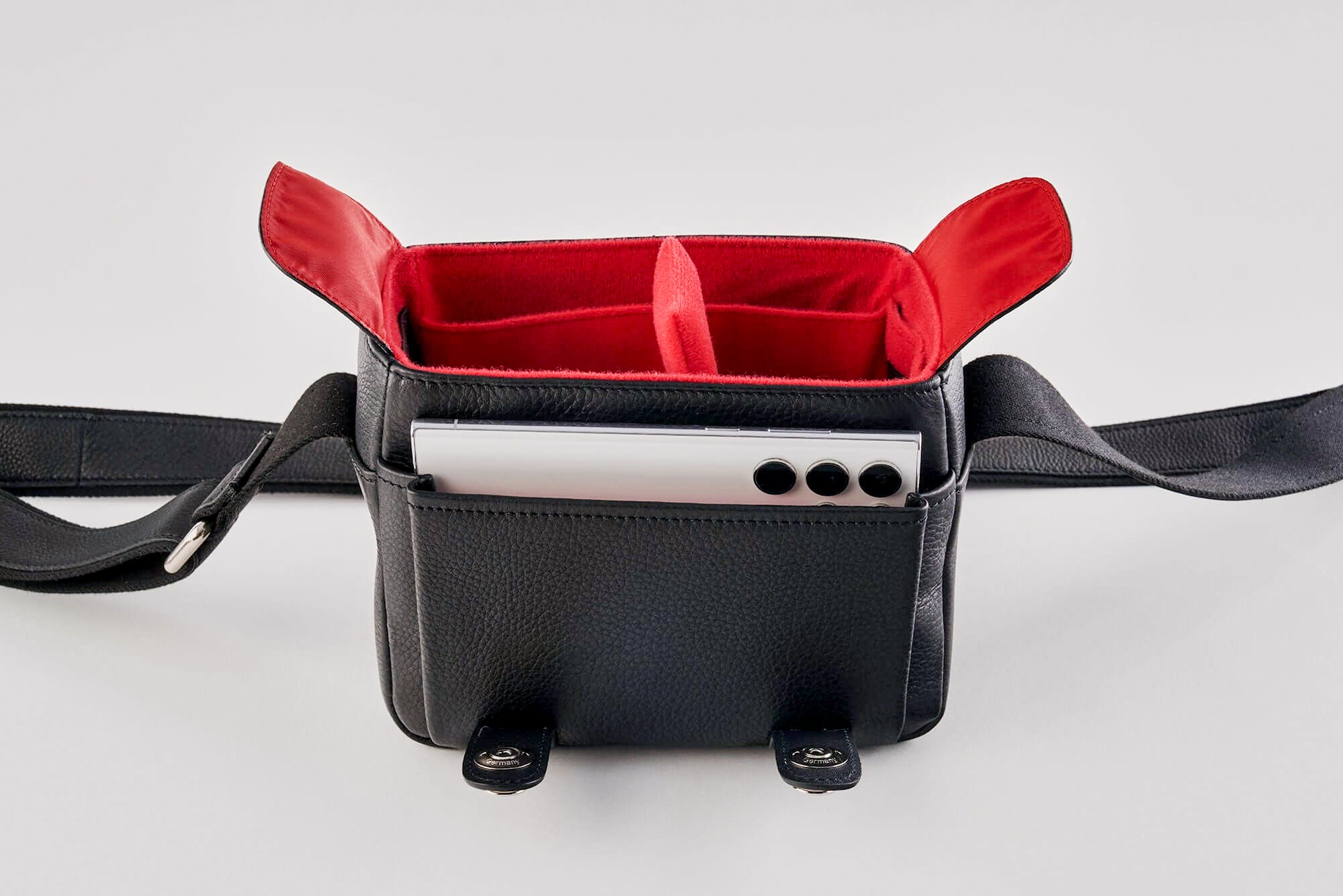 Premium Oberwerth 'Phil' Genuine Leather Camera Bag - Black with Black Stitching | DSLR & Mirrorless Camera Protection | Perfect for Travel, Street & Professional Photography