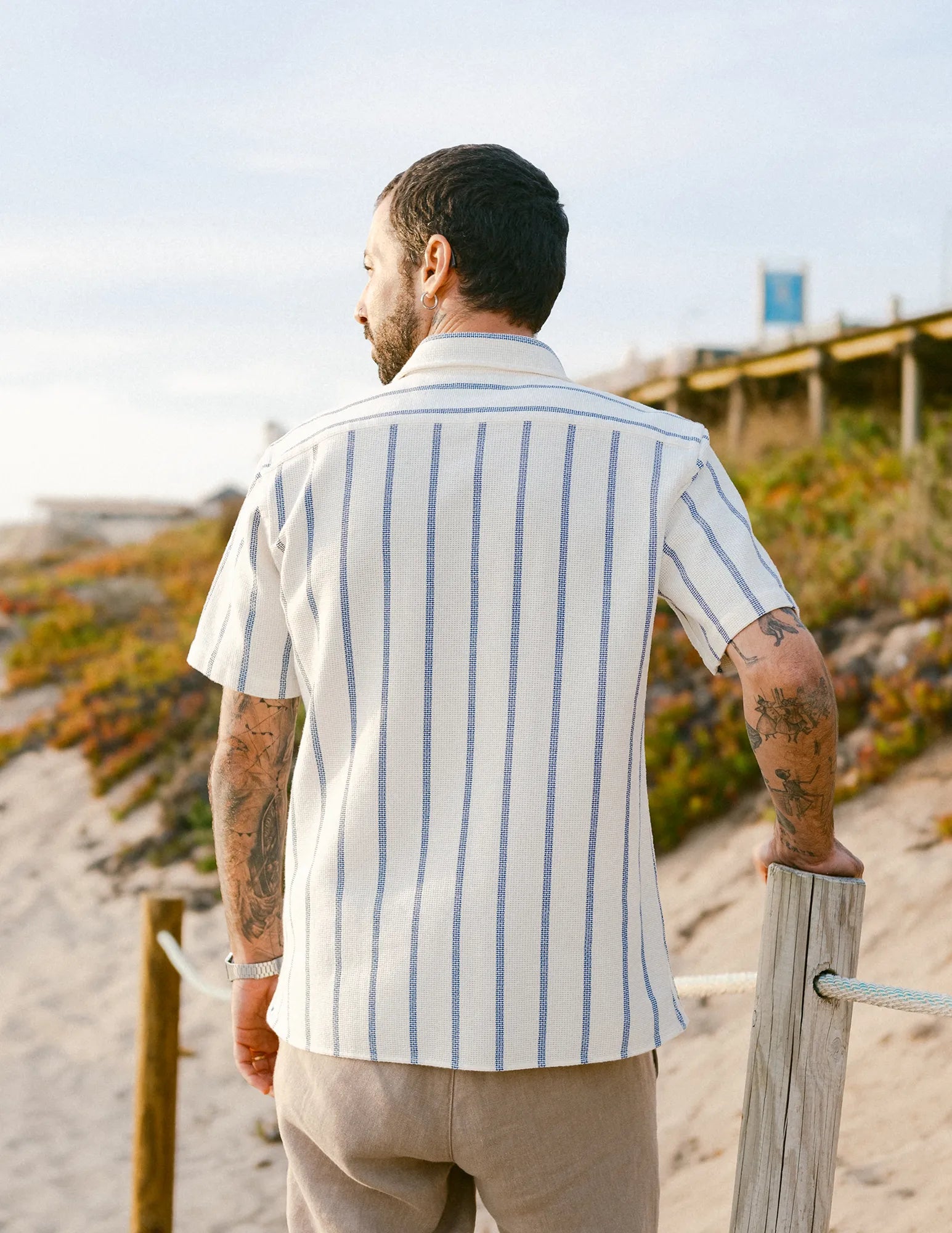 Men's Short Sleeve Casual Shirt in Navy Blue - Perfect for Summer Outings and Beach Vacations