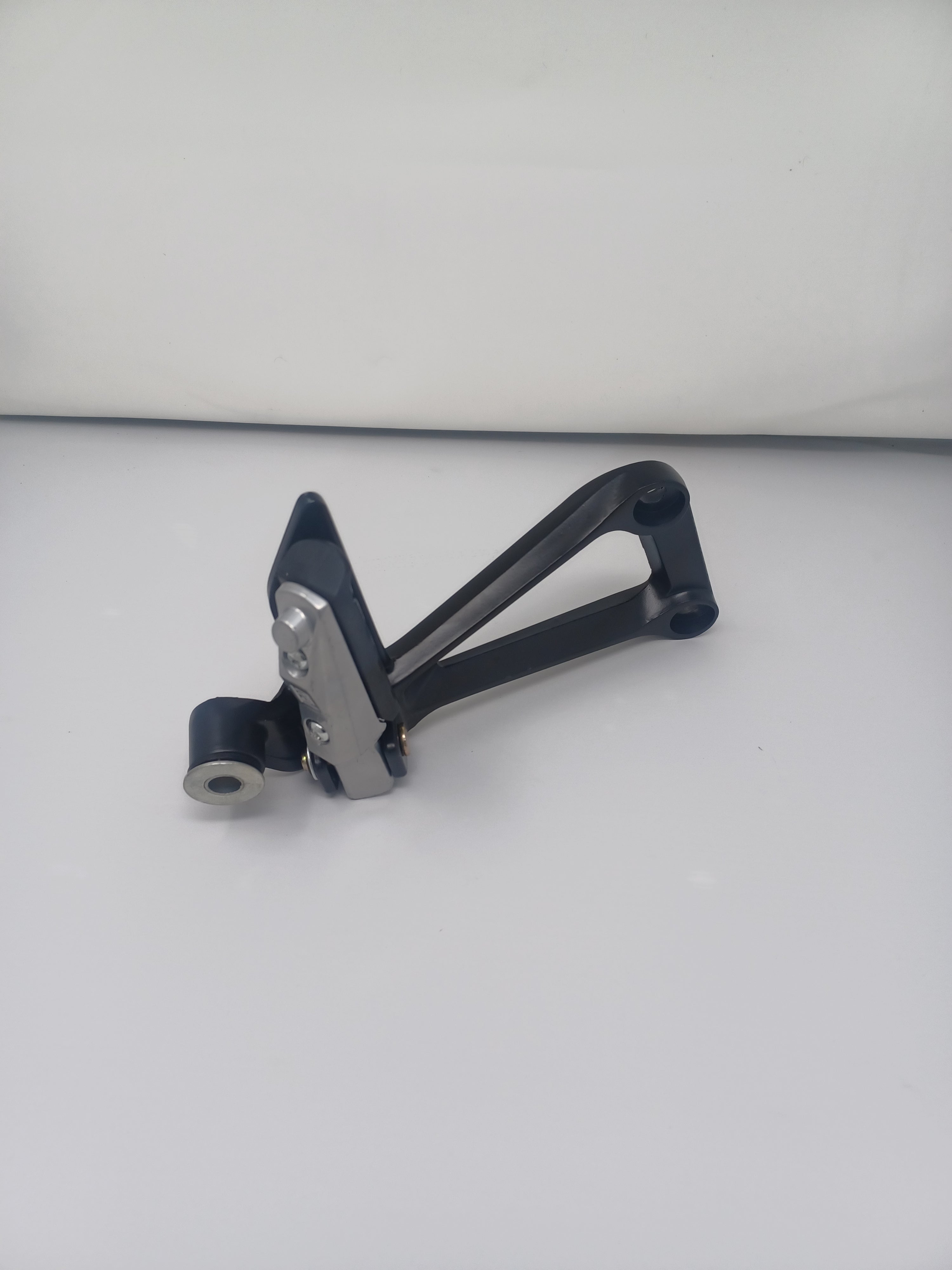 X22R 250cc Motorcycle Right Rear Footrest Peg - OEM Replacement Part 02050043 - Perfect for Off-Road & Street Bikes