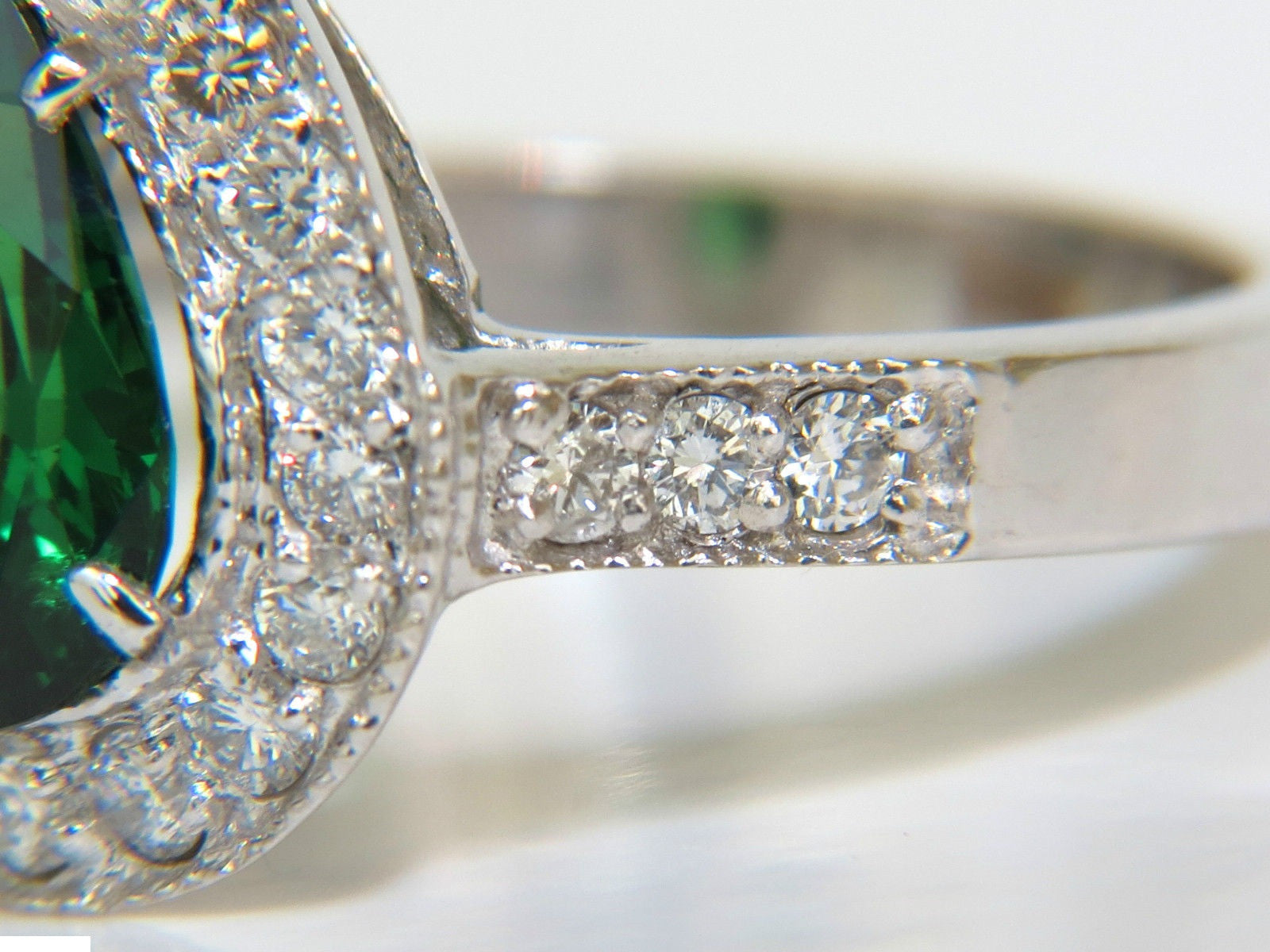 2.56CT Natural Bright Fine Gem Green Tsavorite Diamond Ring in 14KT Gold - Elegant Jewelry for Weddings, Anniversaries & Special Occasions