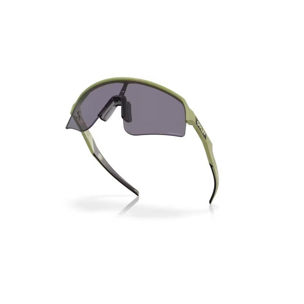 Oakley Sutro Lite Sweep Sunglasses 0OO9465 946527 - Polarized Sports Sunglasses for Cycling, Running & Outdoor Activities - UV Protection & Lightweight Frame