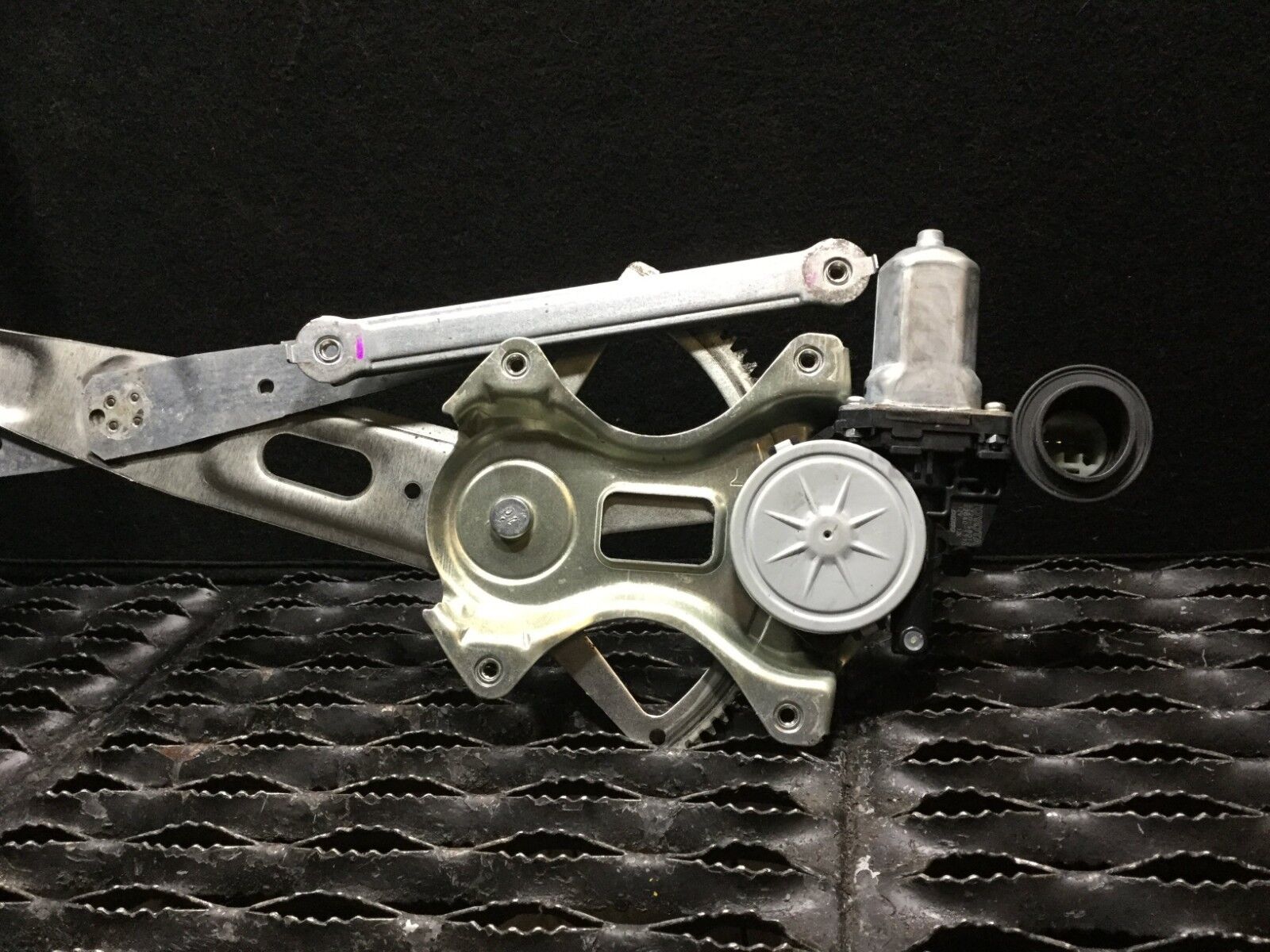 Toyota Prius 2005-2009 Front Left Driver Side Power Window Regulator with Motor - OEM Replacement Part for Smooth Window Operation - Perfect for Car Repair & Maintenance