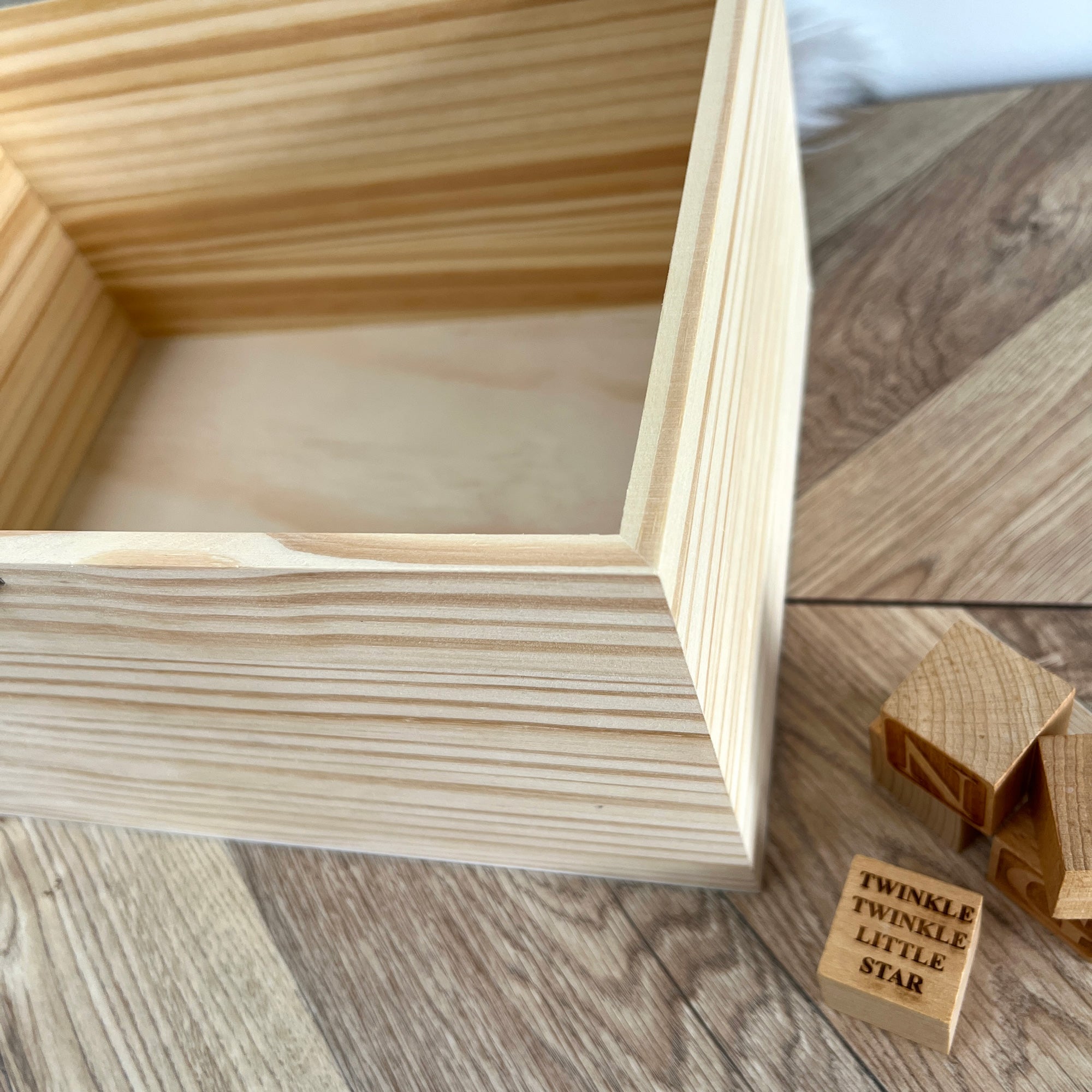 Personalized Baby Keepsake Box with Name & Initial - 5 Sizes (16cm, 20cm, 26cm, 30cm, 36cm) - Custom Newborn Gift, Nursery Decor, Memory Box for First Photos & Milestones