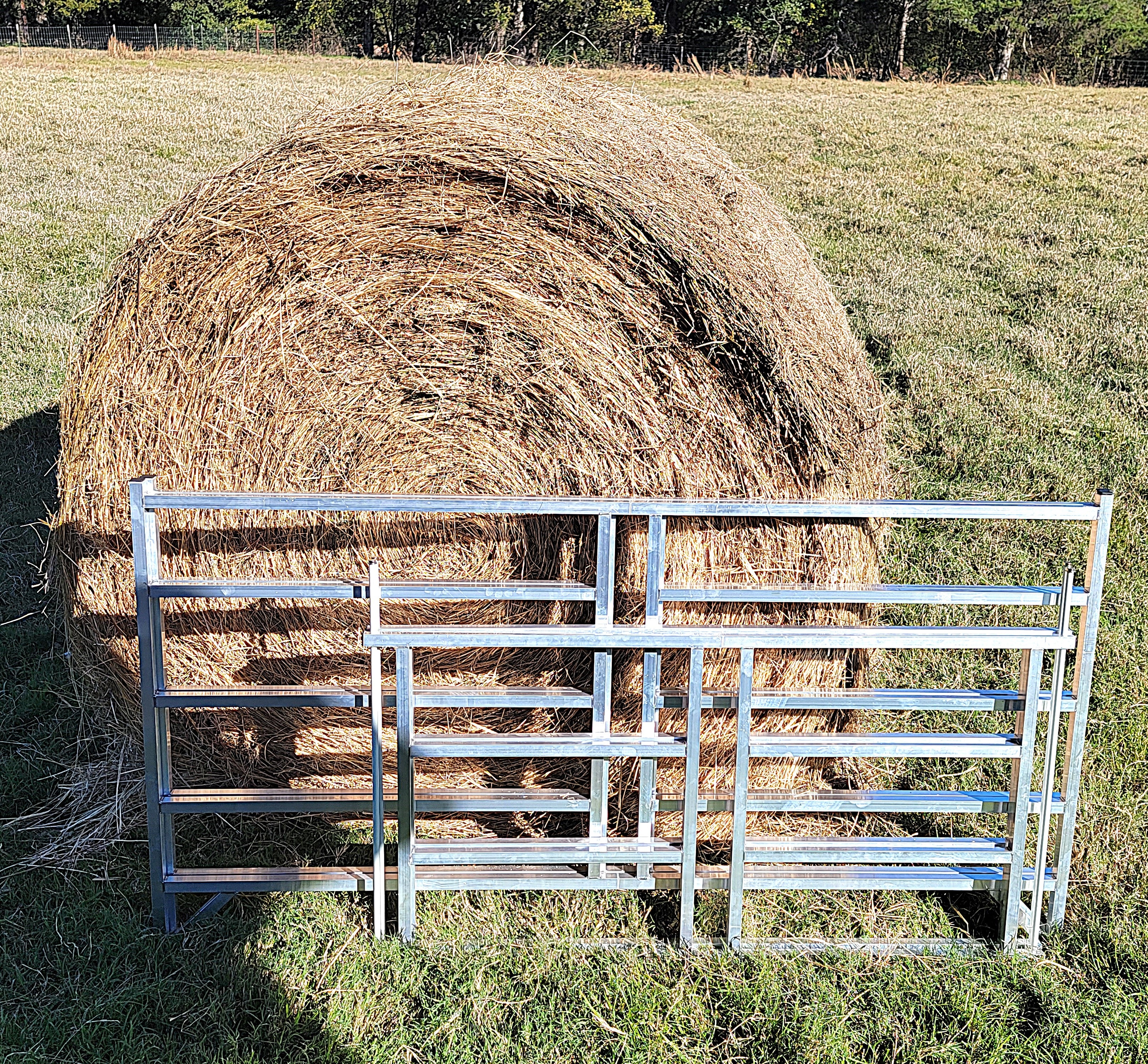 Collapsible Aluminum Round Hay Feeder for Sheep, Goats, Llamas & Alpacas - Fits 4x4, 4x5 & 4x6 Bales - Durable Portable Feed Trough for Pasture, Barn & Farm Use