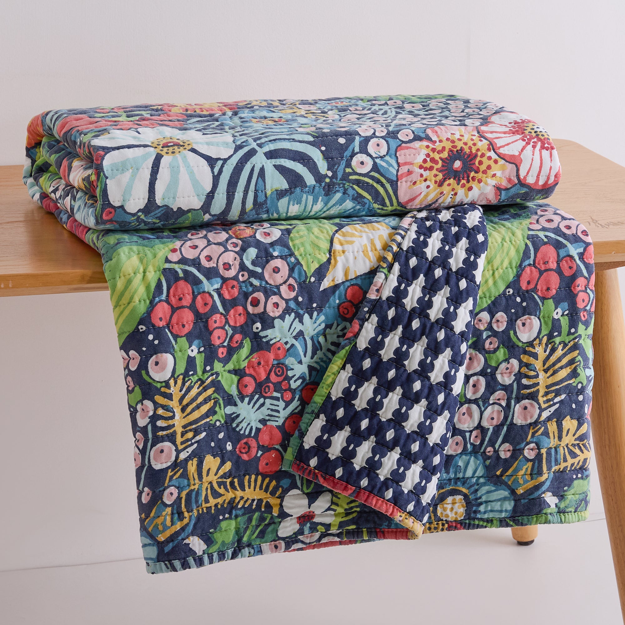 Night Garden Quilted Throw Blanket - Soft Floral Pattern Bedspread for Couch, Bed & Outdoor Use - Cozy Home Decor Gift for Women & Men