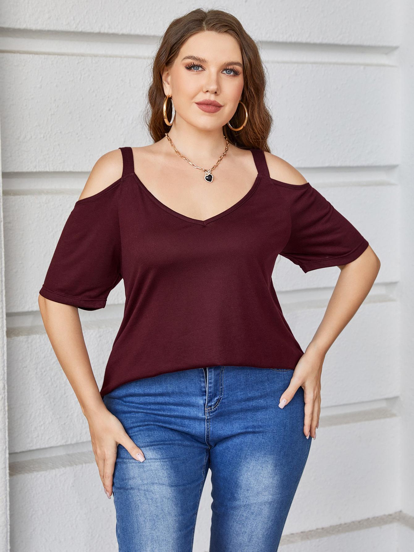 Stylish Plus Size V-Neck Vacation Top for Women - Flattering & Comfortable Summer Blouse for Beach, Travel & Casual Outings