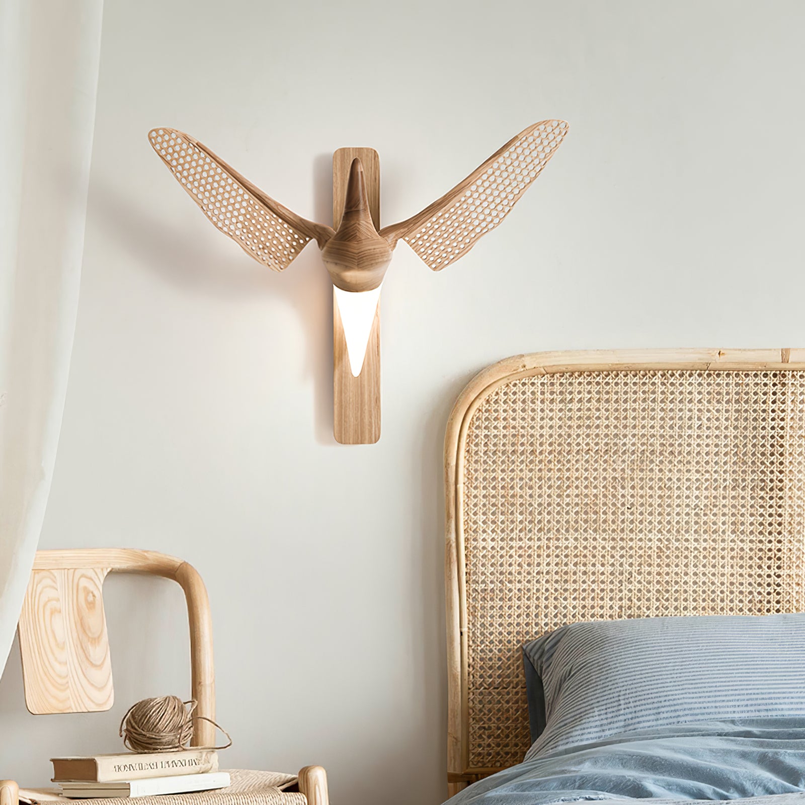 Avesa Modern Wall Light - Sleek LED Sconce for Bedroom, Living Room & Hallway - Energy Efficient Indoor Lighting Fixture - Perfect for Home Decor & Ambient Lighting