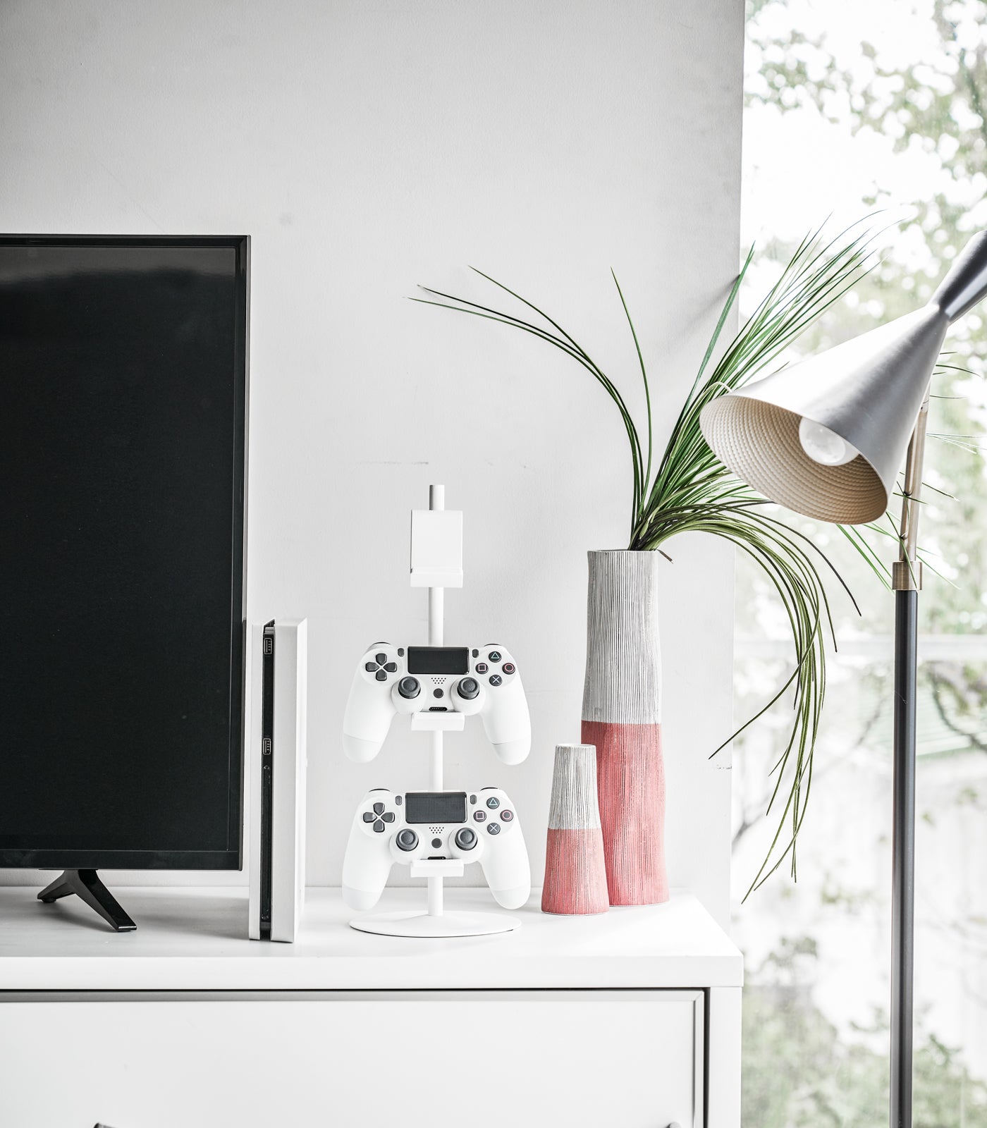 Premium Steel Controller Stand - Durable Gaming Accessory for PS5, Xbox, Switch - Perfect for Organizing and Displaying Gamepads at Home or Office