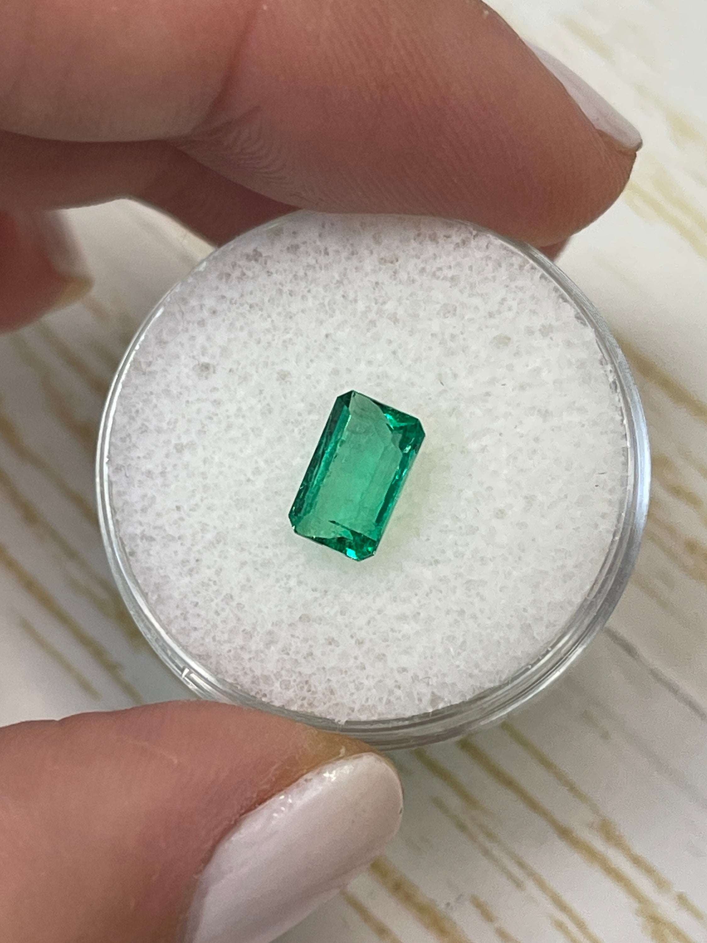 1.50 Carat 8x5mm Muzo Green Natural Loose Colombian Emerald - Emerald Cut Gemstone for Jewelry Making, Engagement Rings & Luxury Gifts