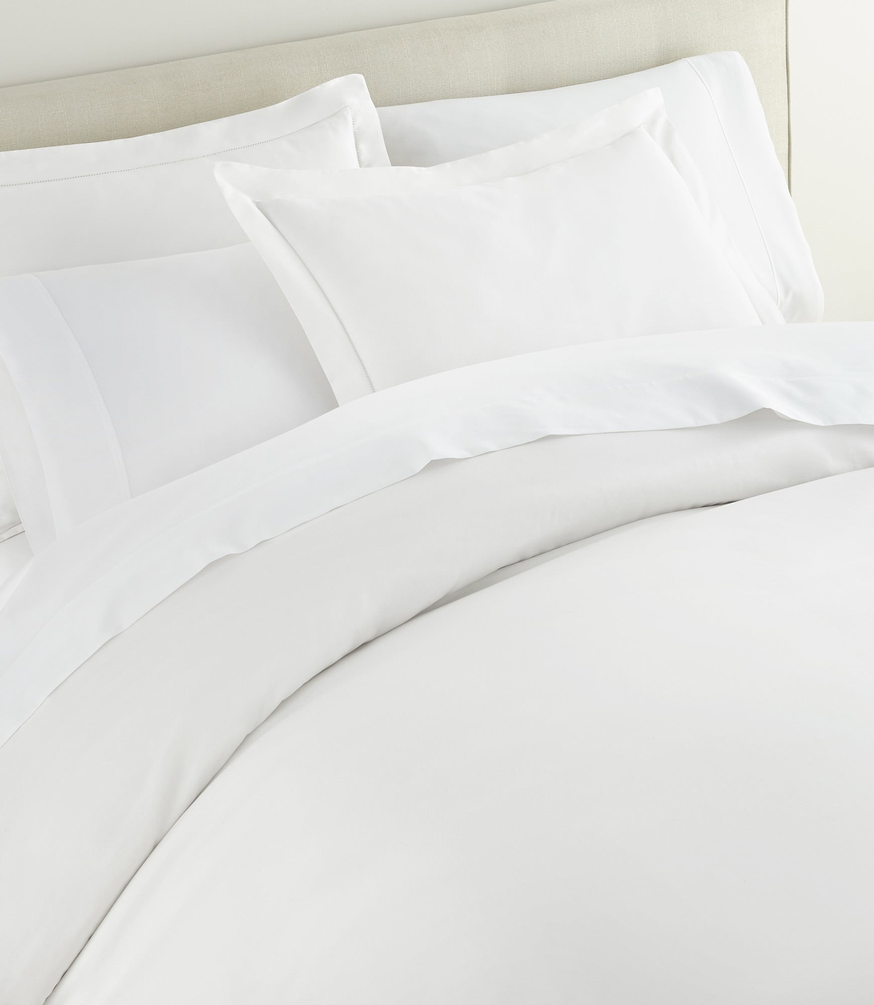 Clara Sateen Duvet Cover Set - Soft & Luxurious 100% Cotton Bedding - Queen Size (Includes Duvet Cover & Pillowcases) - Perfect for Master Bedroom, Guest Room & Hotel Stays