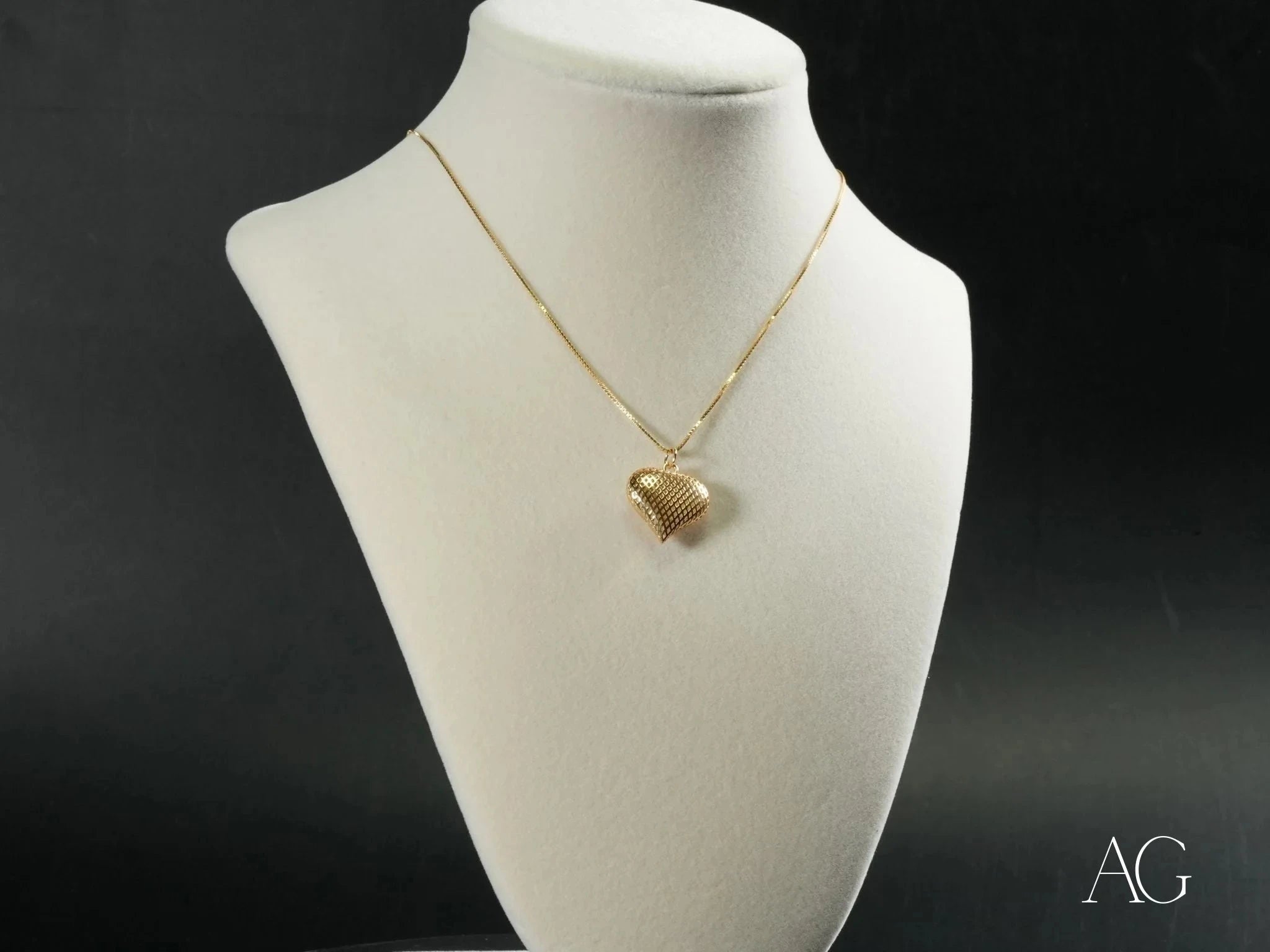 Golden Love Heart Pendant Necklace - 14K Gold Plated Romantic Jewelry Gift for Women - Perfect for Valentine's Day, Anniversary & Special Occasions