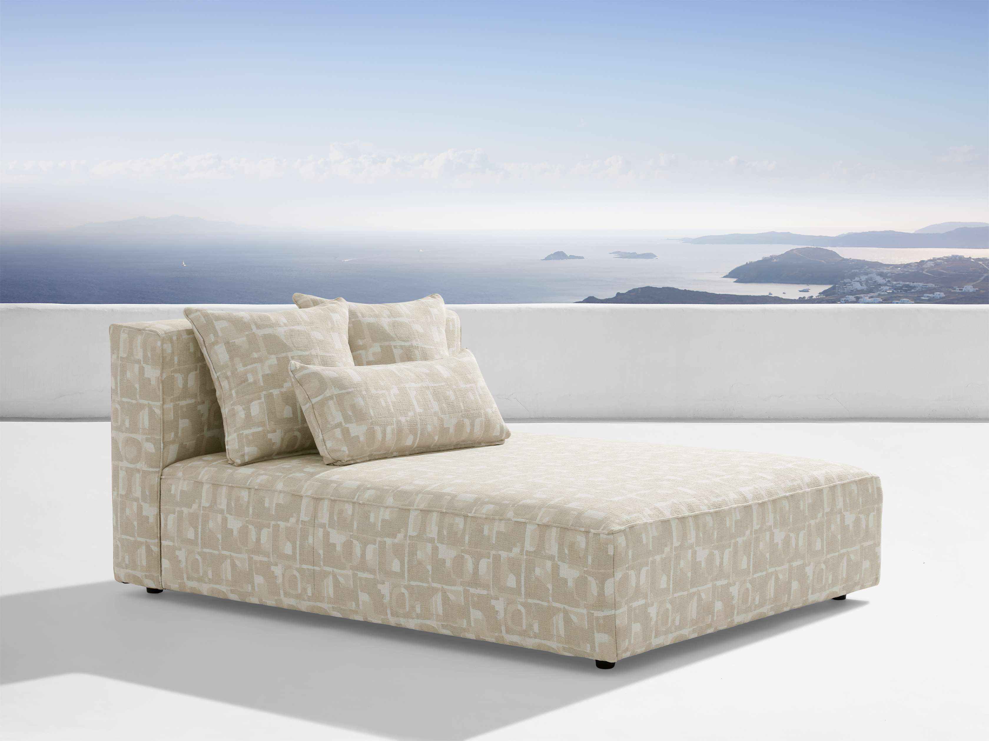 Andaz Outdoor Daybed - Waterproof Wicker Patio Lounge Chair with Cushions for Poolside, Garden, and Backyard Relaxation