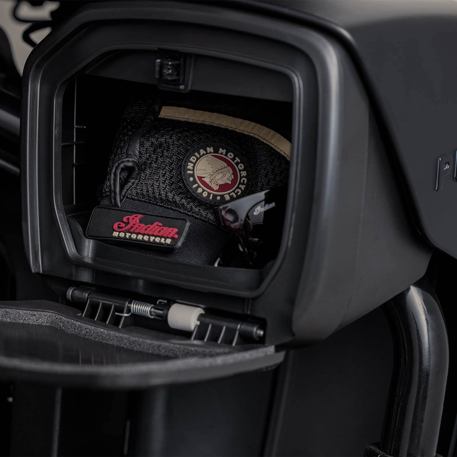 Indian Motorcycle Lower Fairing Storage Bag - Waterproof Motorcycle Saddlebag for Indian Scout, Chief & Chieftain - Perfect for Road Trips & Daily Commuting