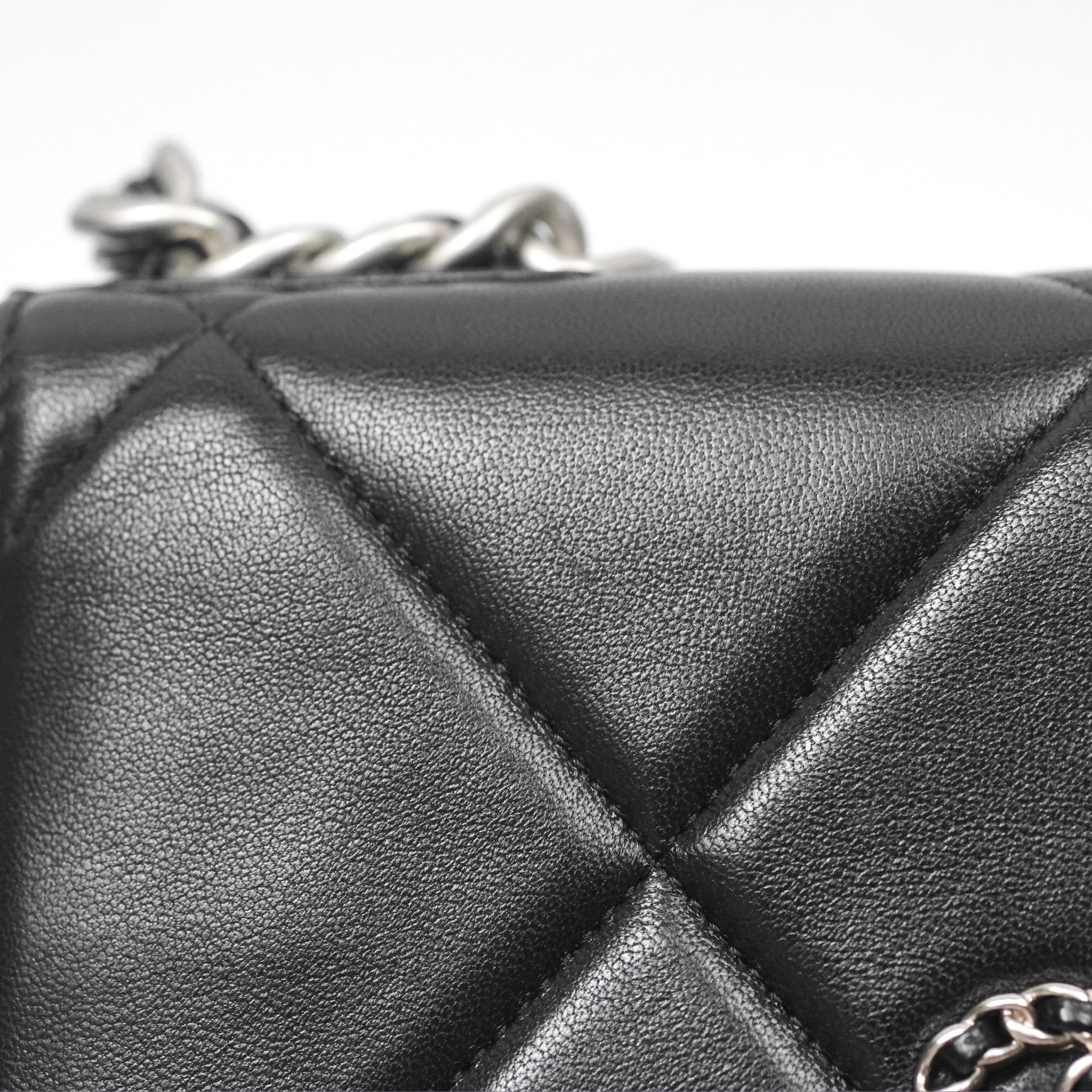 Chanel 19 Wallet on Chain WOC Black Mixed Hardware - Luxury Crossbody Bag for Women, Perfect for Evening Parties & Daily Use