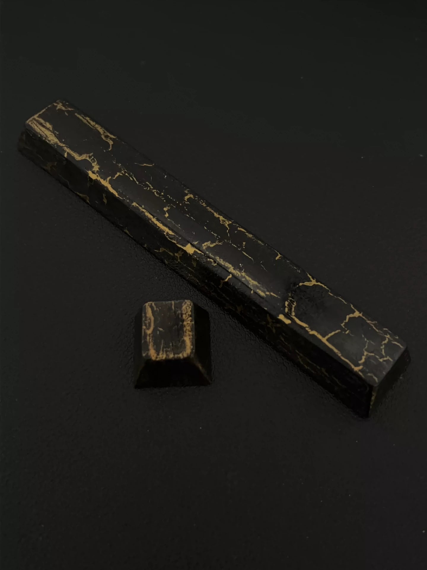 Custom Chinese Lacquer Keycaps - Cracked Gold Resin Coated Mechanical Keyboard Keycaps | Personalized Decorative Keycaps for Gaming & Typing Enthusiasts