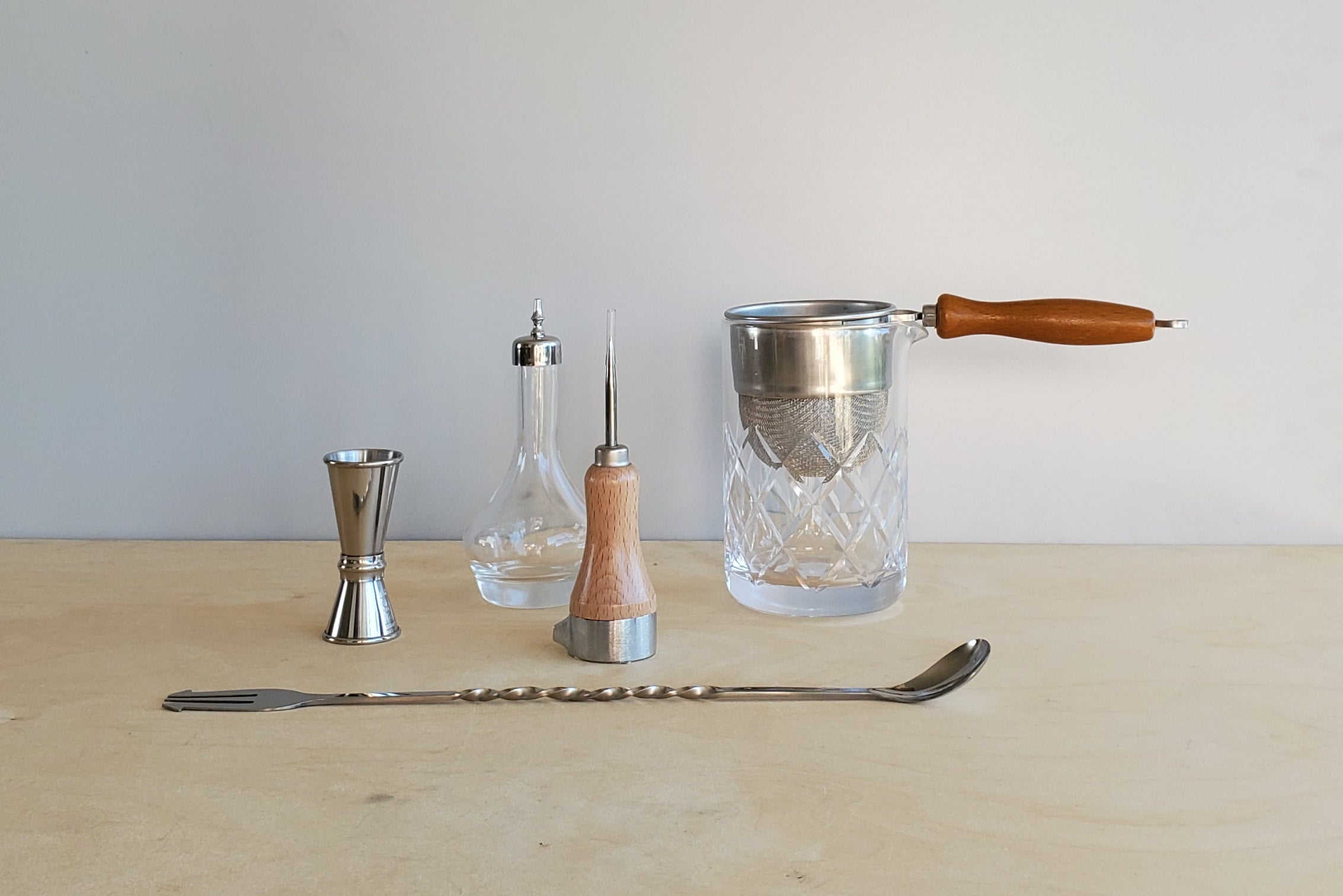 Premium Japanese Diamond Cut Bitters Bottle - Elegant Glass Decanter for Cocktails, Whiskey & Home Bar Decor - Perfect for Mixologists & Entertaining Guests