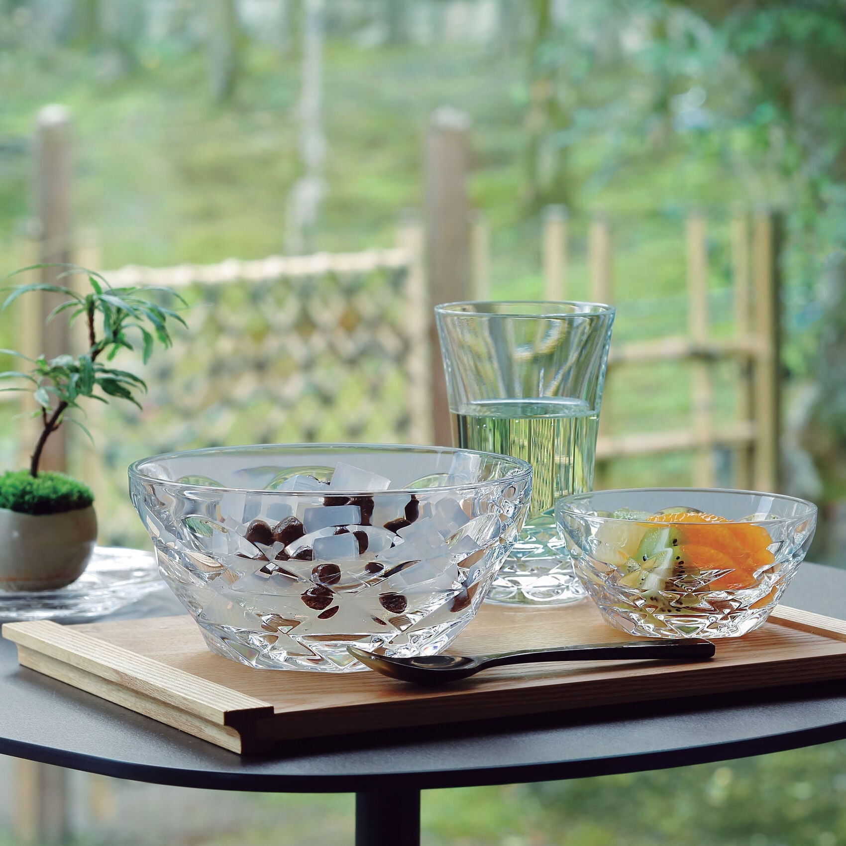 Premium Medium Swing Bowl - Durable & Stylish Pet Food Dish for Cats & Dogs - Perfect for Indoor & Outdoor Feeding, Travel, and Training
