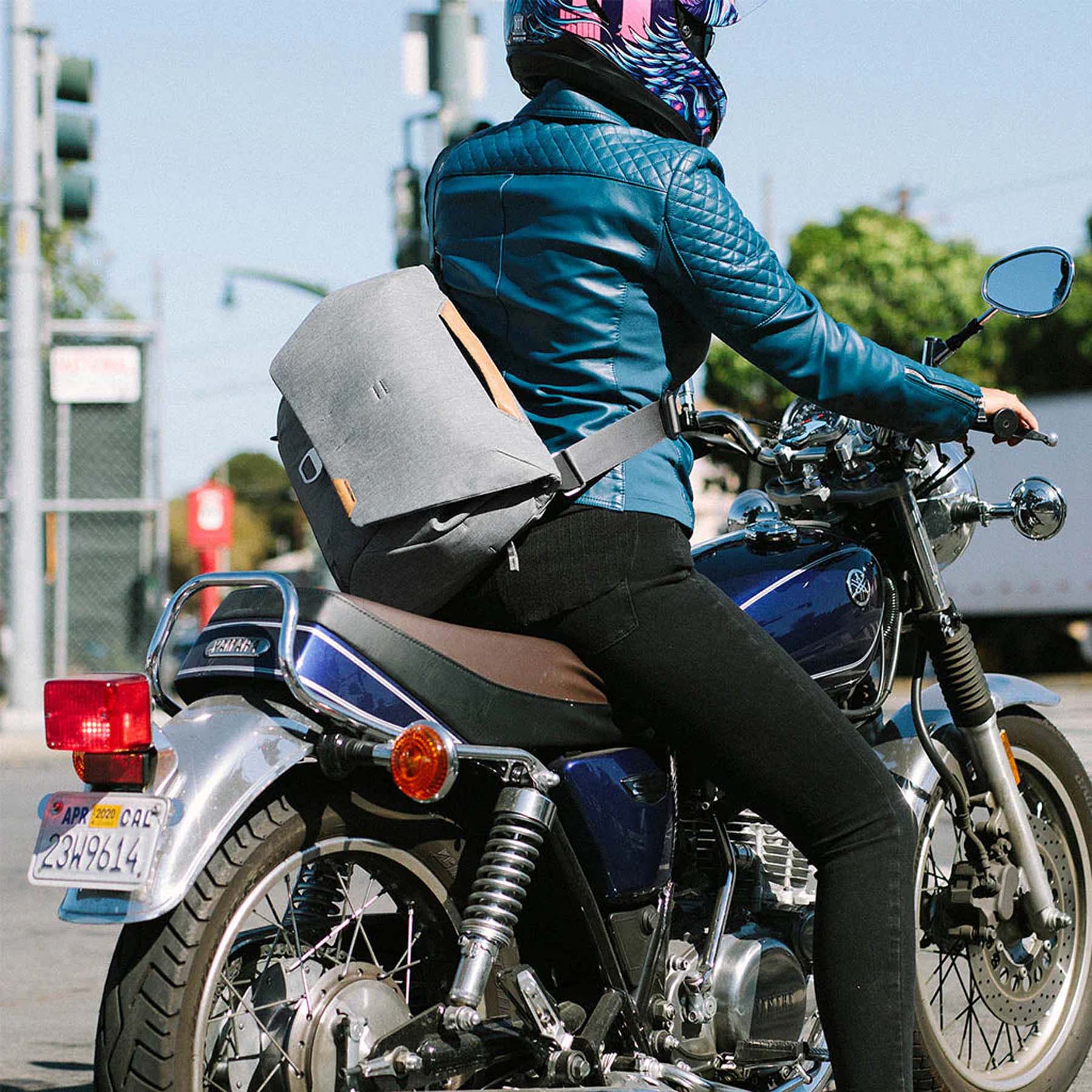 Peak Design Everyday Messenger Bag 13L - Durable Camera & Laptop Backpack for Photographers & Commuters - Perfect for Travel, Work & Daily Use