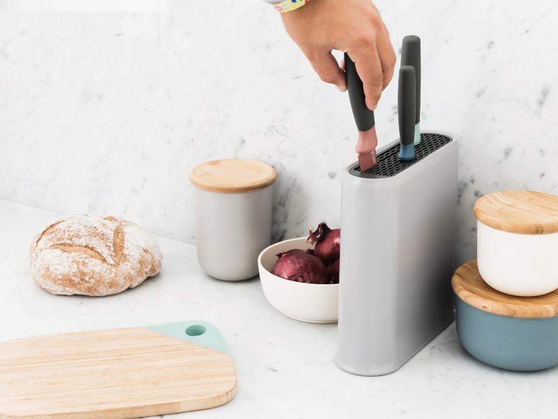 BergHOFF LEO Universal Knife Block Set with Anti-Skid Base & Two-Tone Insert - Holds 8 Knives Safely | Perfect for Kitchen Organization & Countertop Storage