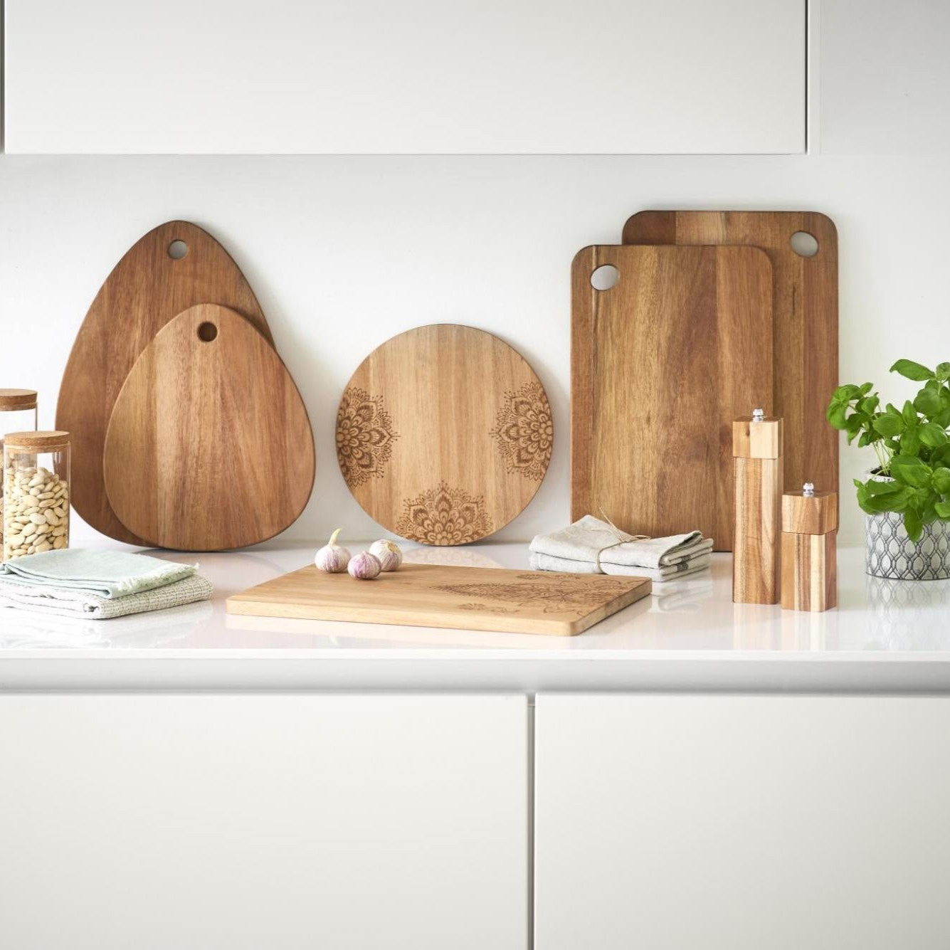 Premium Acacia Wood Cutting Board with Oriental Print - Round & Rectangle Serving Board for Sushi, Cheese, and Charcuterie - Perfect for Kitchen, Dining, and Entertaining