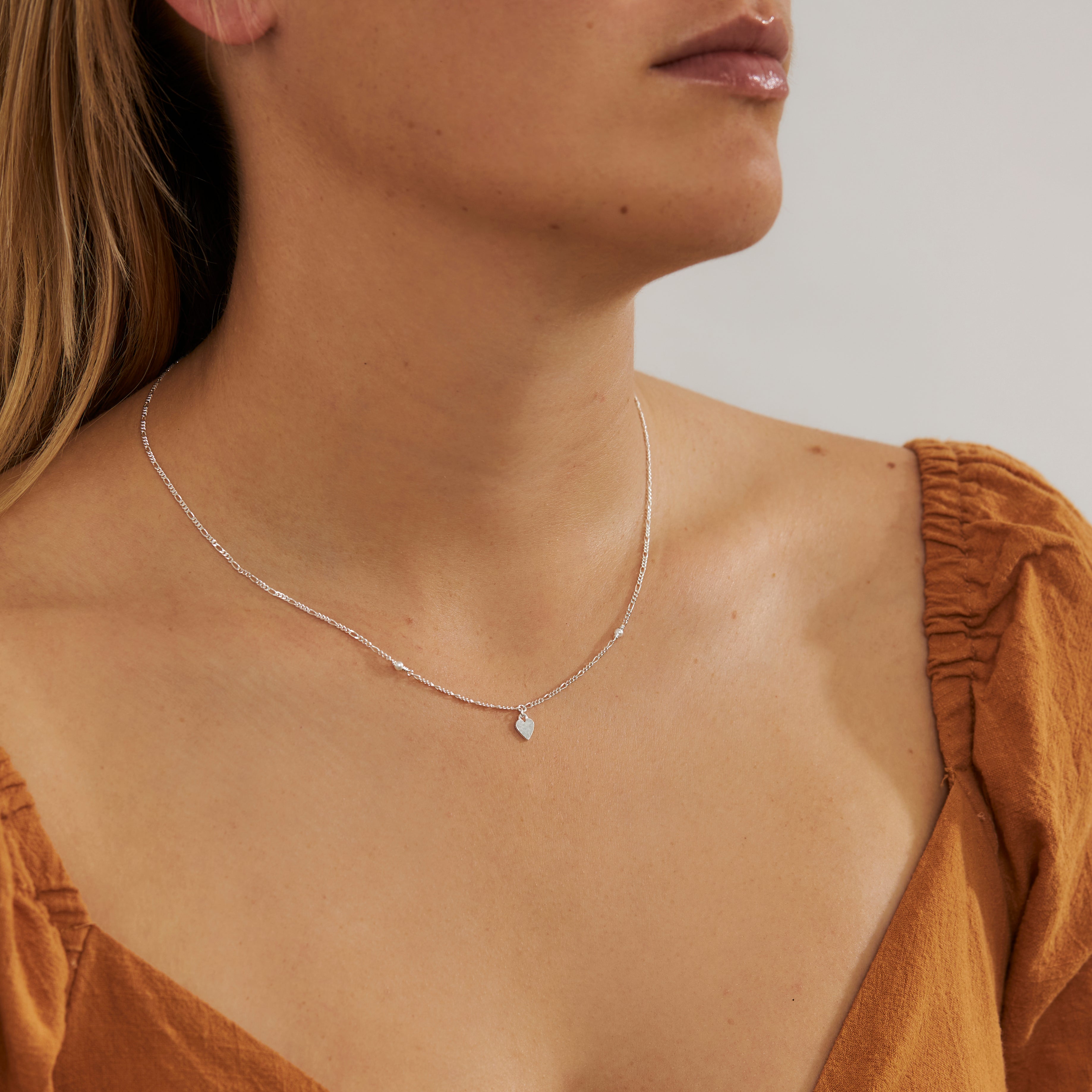 Aphrodite Heart Necklace for Women - Elegant 18K Gold Plated Love Pendant with Adjustable Chain - Perfect Gift for Valentine's Day, Anniversary & Romantic Occasions