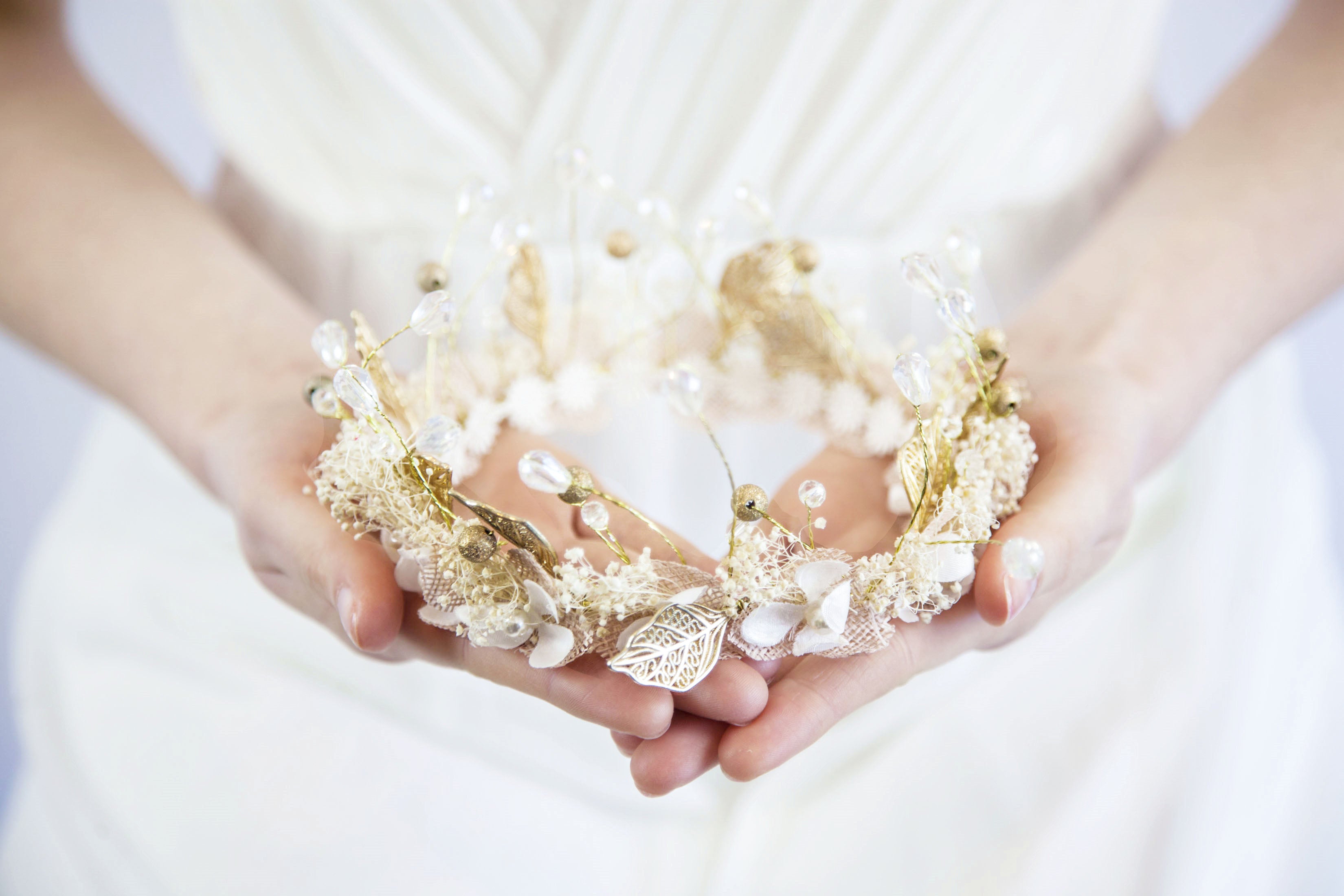 Elegant Bridal Flower Crown for Wedding - Boho Floral Headpiece for Bride, Bridesmaids & Flower Girls - Perfect for Boho, Rustic & Beach Weddings