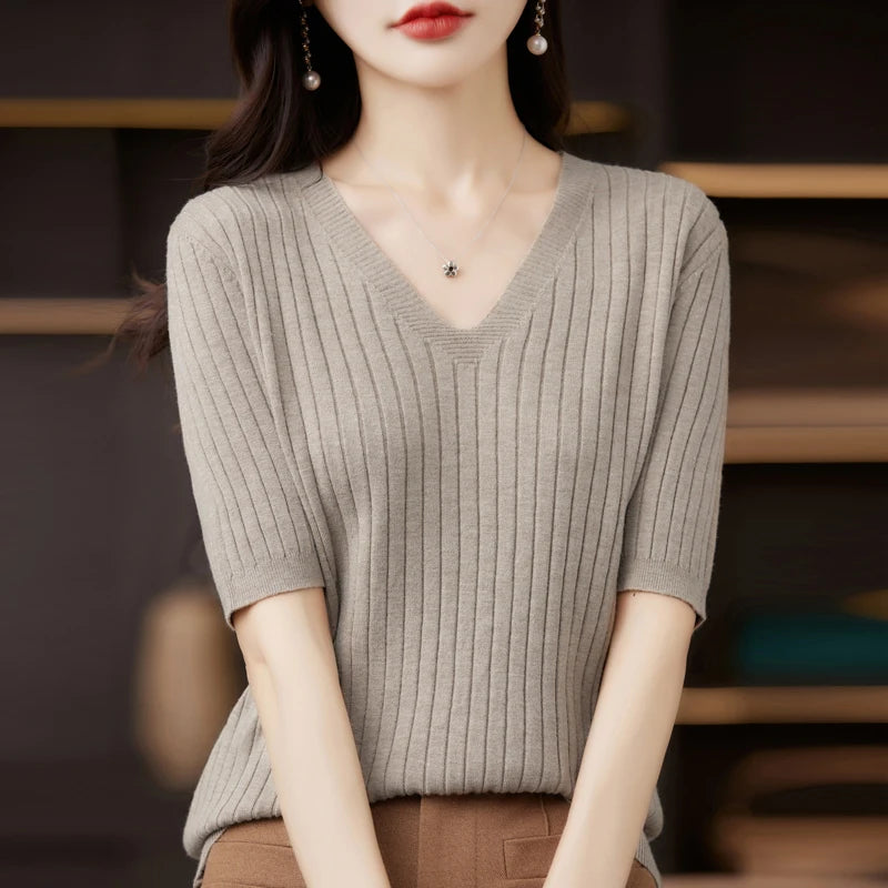 Women's Short Sleeve V-Neck Knit Casual Sweater - Soft Comfortable Pullover for Everyday Wear, Office & Weekend Outfits