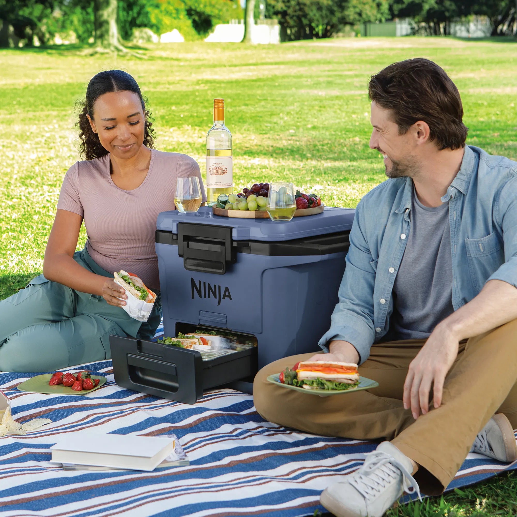 Ninja FrostVault 28L Hard Cooler with Dry Zone - Premium Insulated Cooler for Camping, Beach, Tailgating & Outdoor Adventures - Keeps Food & Drinks Cold for Days
