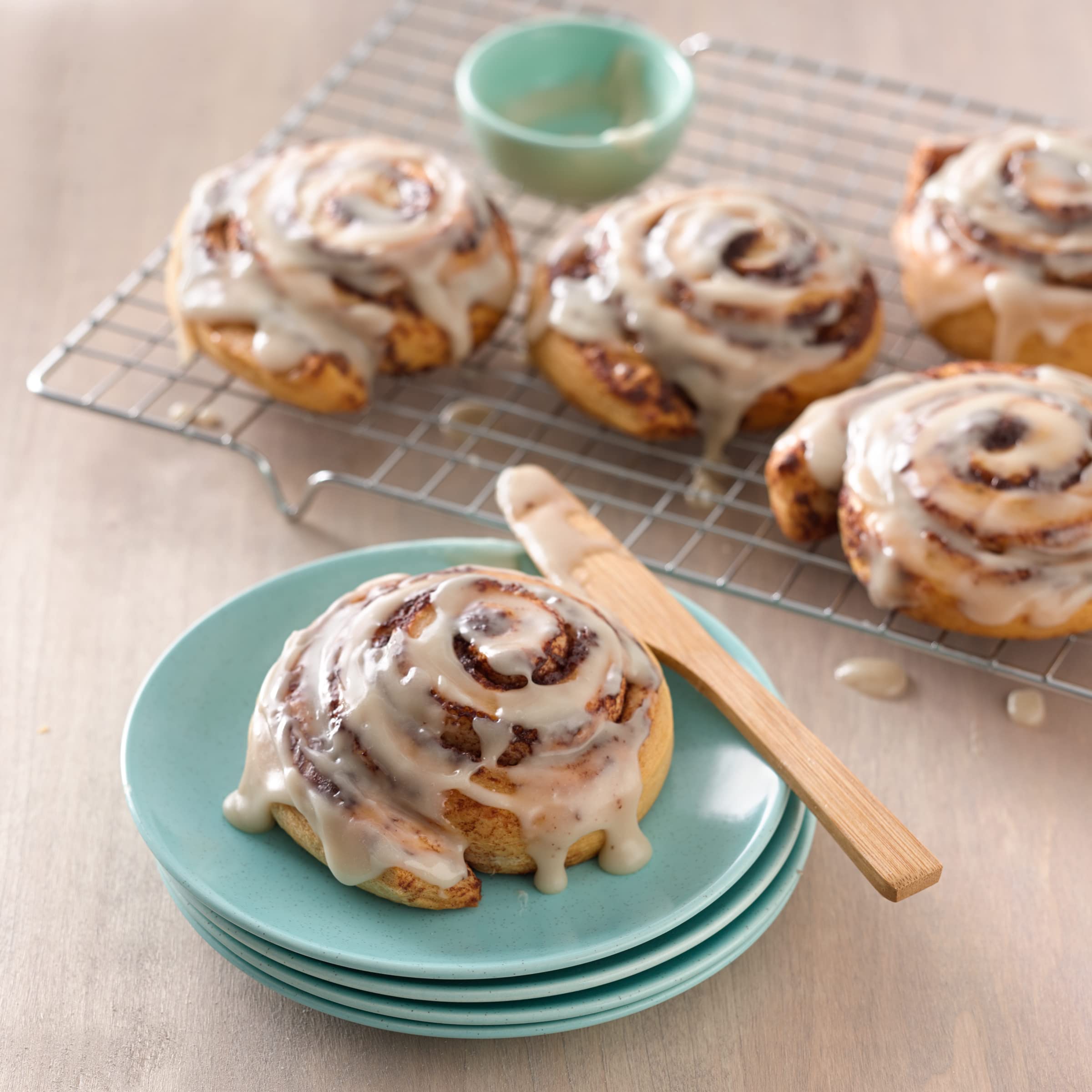 Annie's Organic Cinnamon Rolls with Icing - 5 Pack (17.5 oz) | Refrigerated Dough for Easy Baking | Perfect for Breakfast, Brunch & Holiday Treats